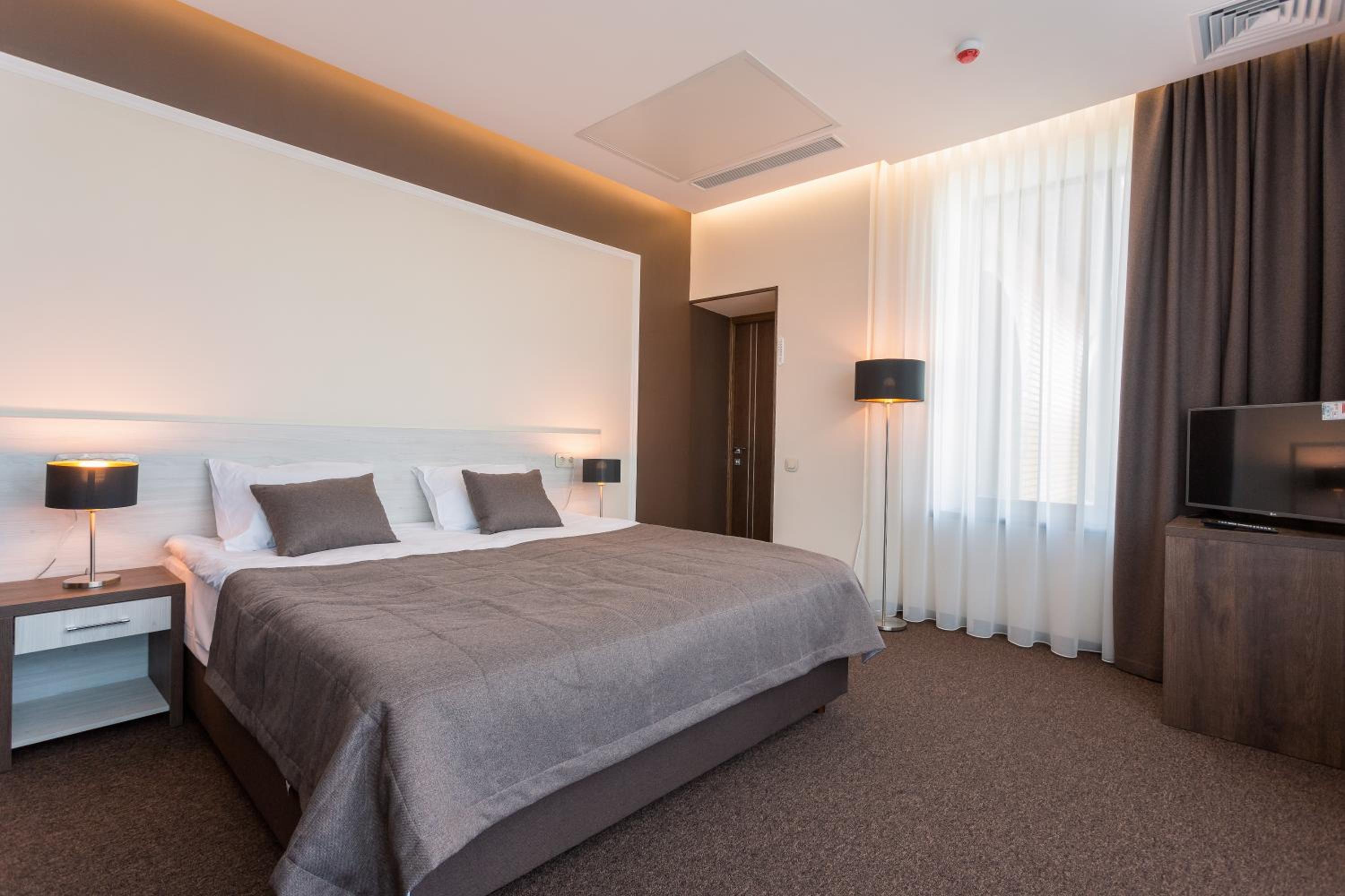 King Suite with Pool View and Access to the Spa photo 2
