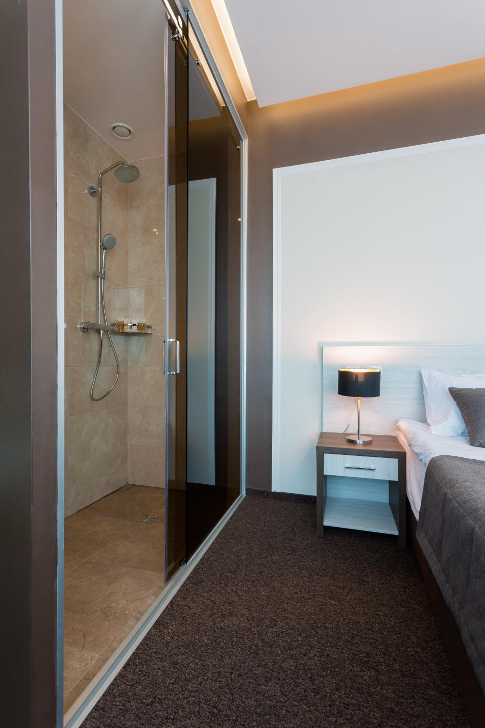 King Suite with Pool View and Access to the Spa photo 3