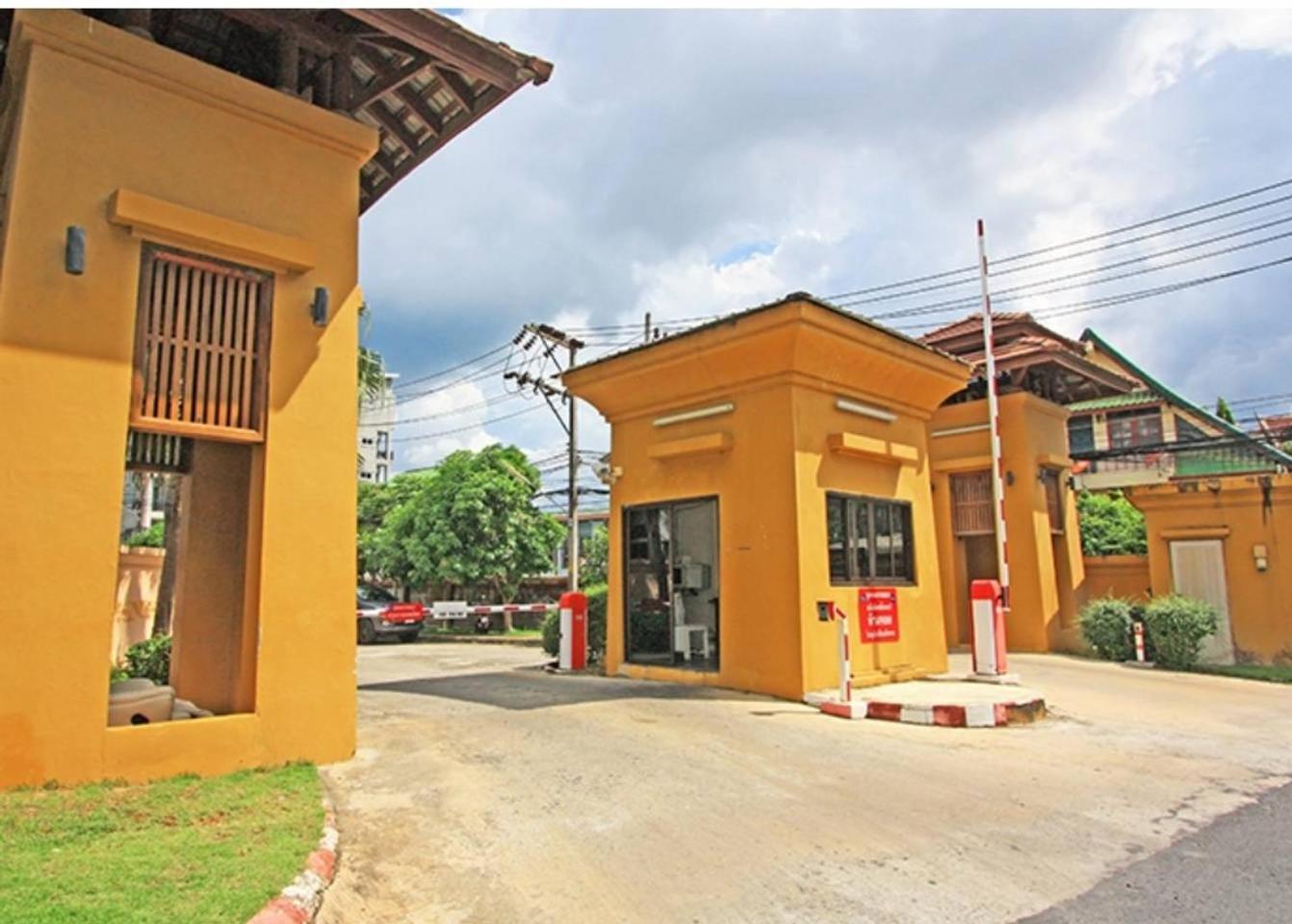 Villa - Photo 2