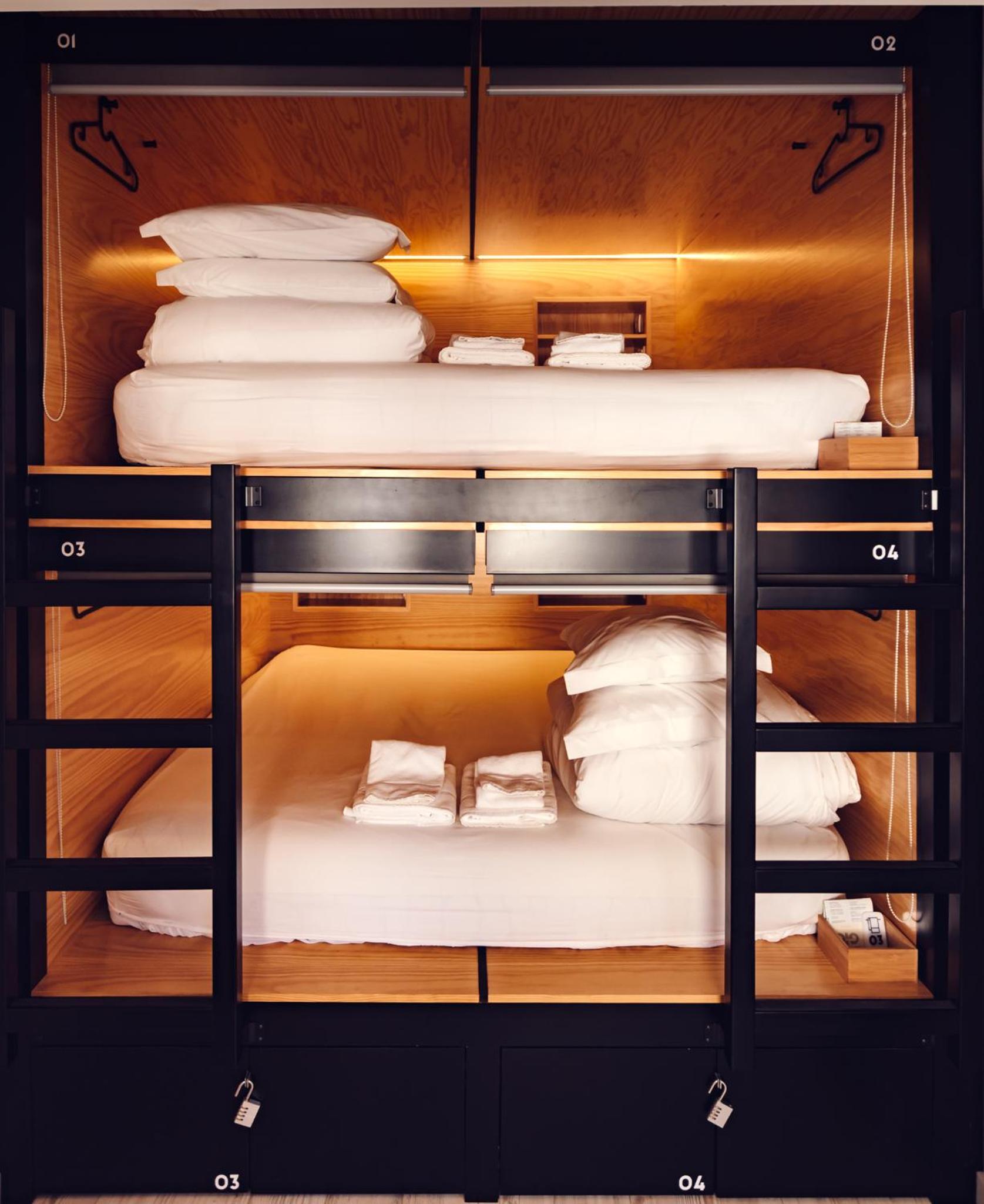 Doppelbett im gemischten Schlafsaal-Zimmer