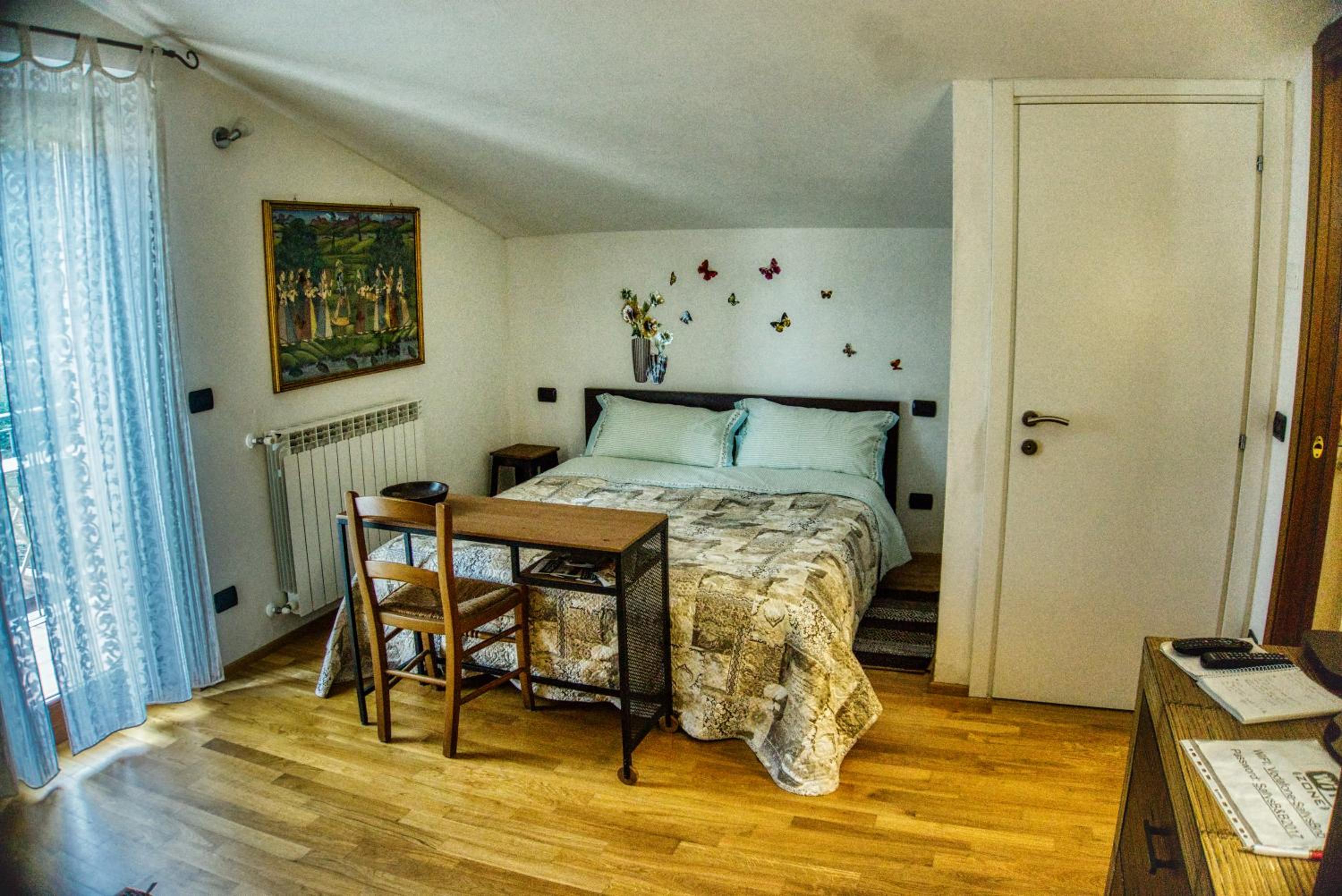 Double Room with Private Bathroom - Photo 15