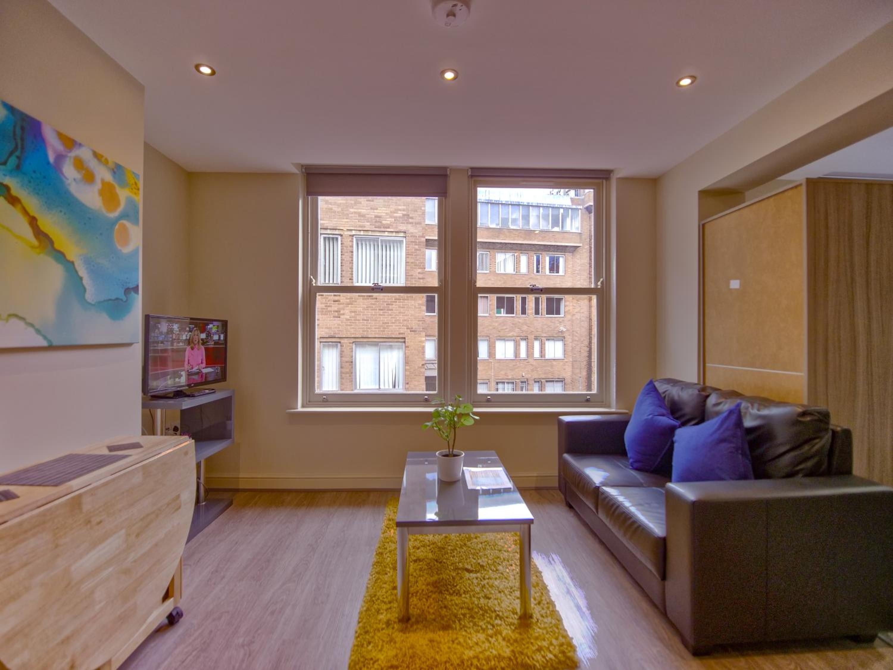 Studio Apartment - Photo 1