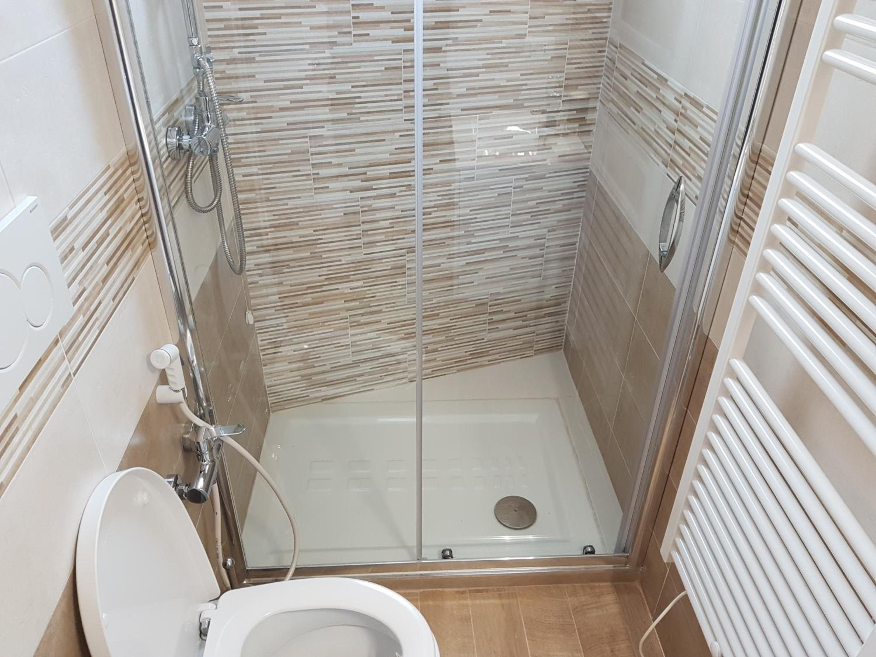 Deluxe Room (2 Adults + 1 Child) - Photo 16