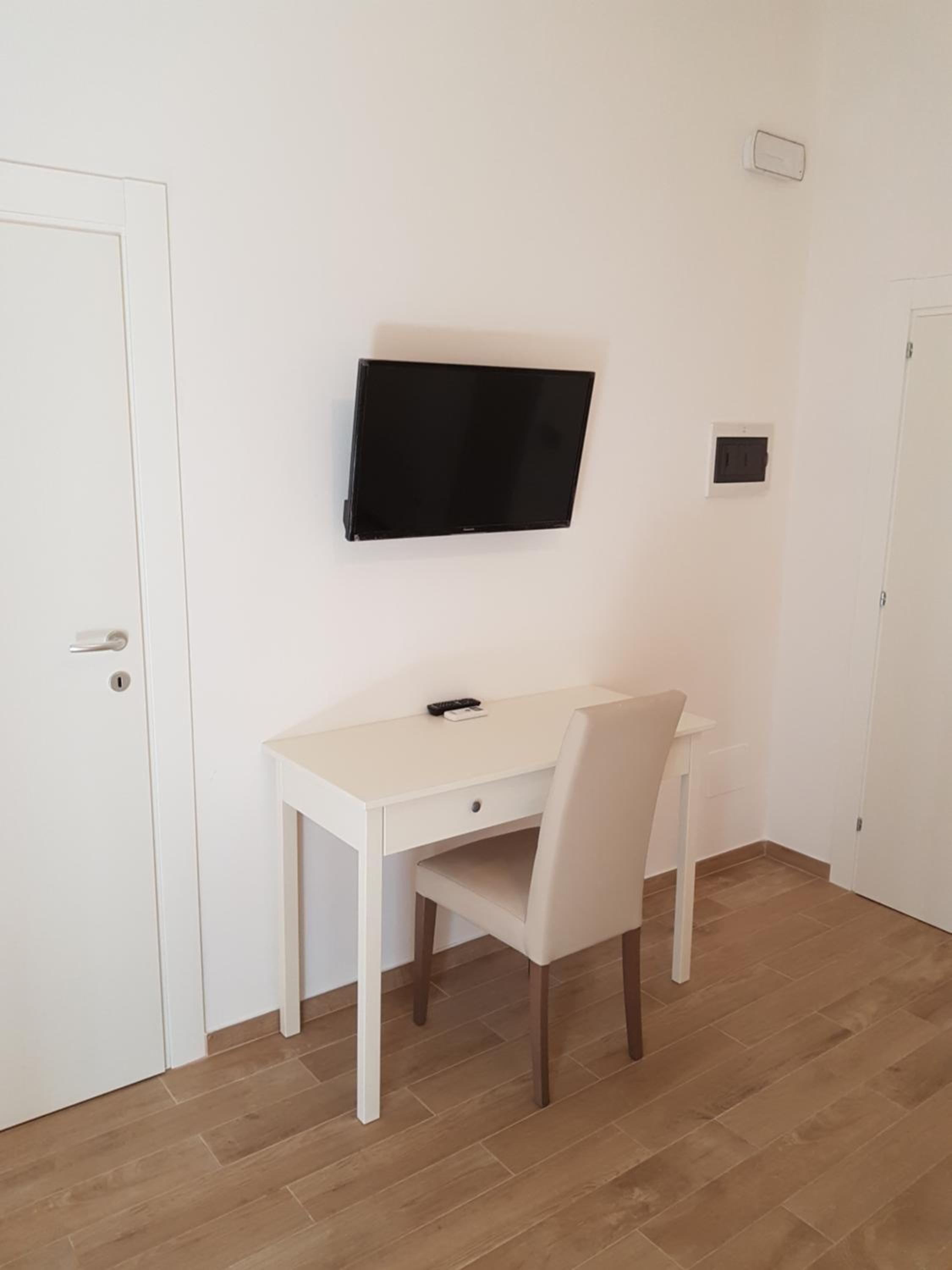 Deluxe Room (2 Adults + 1 Child) - Photo 15
