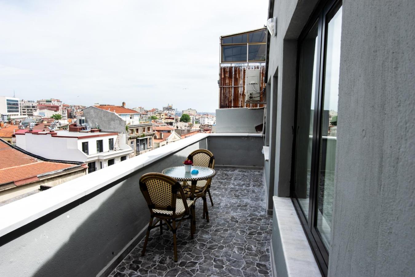 King Suite with Balcony photo 3