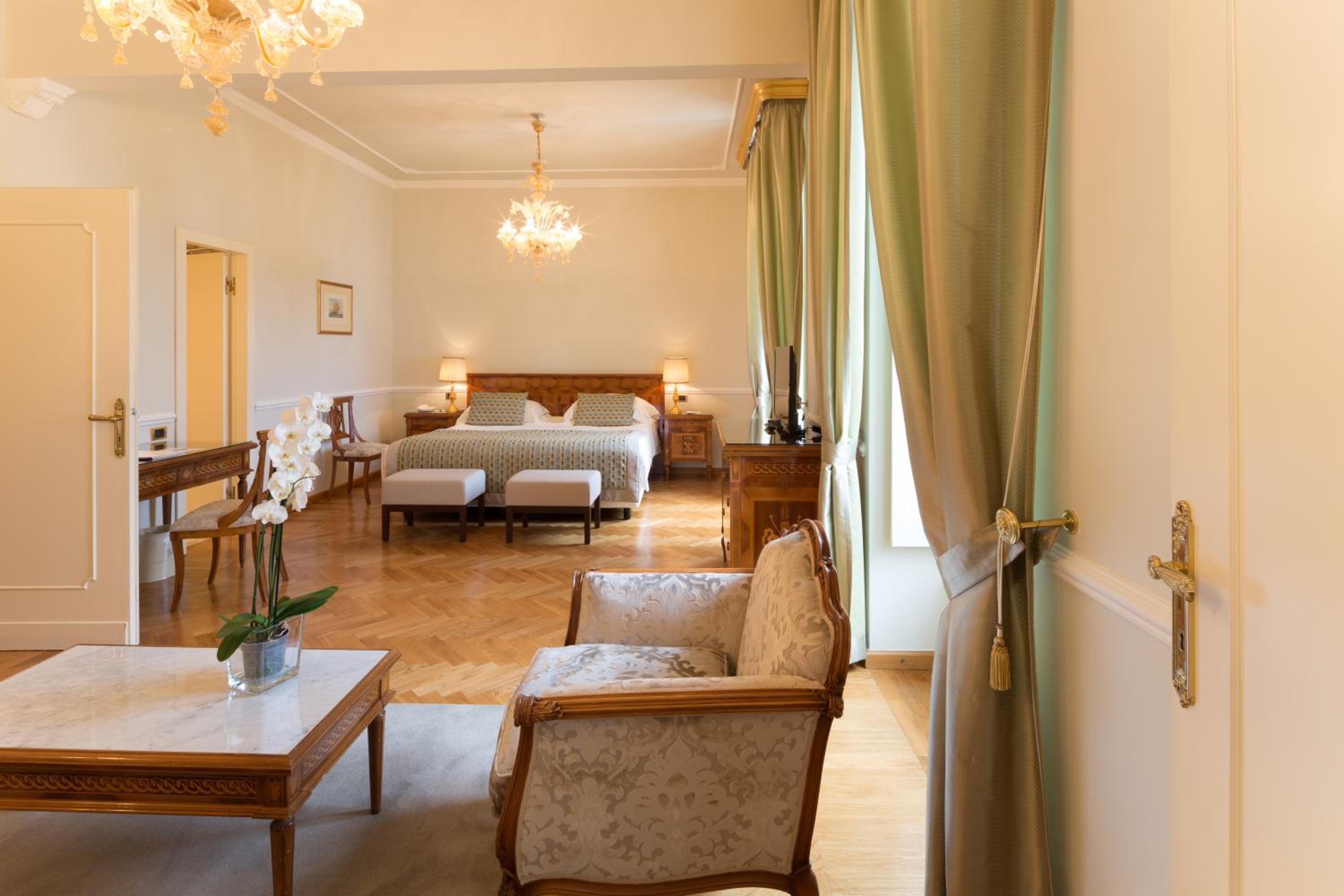 Junior Suite with Sea View and Balcony - Photo 1