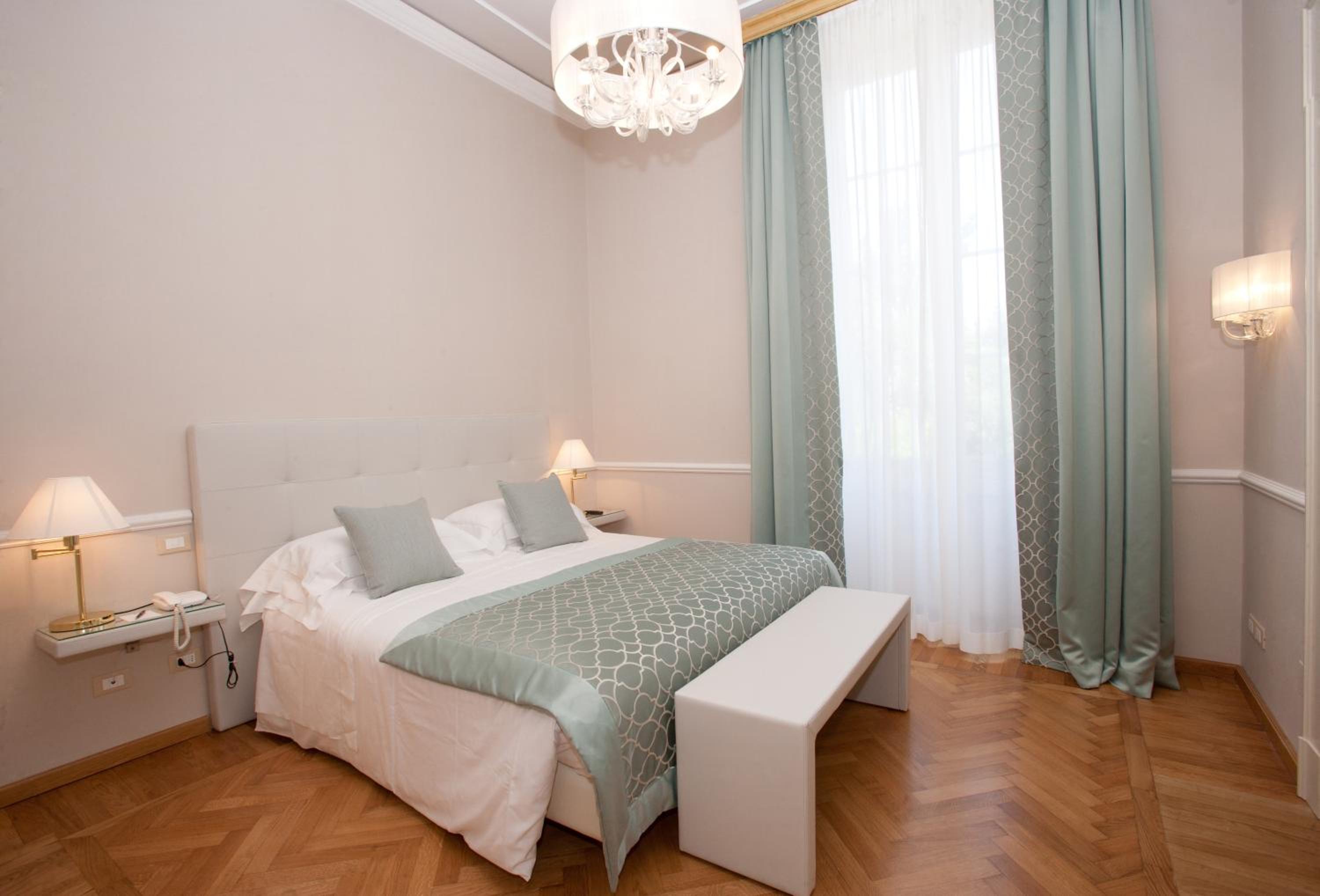 Executive Suite - Photo 4