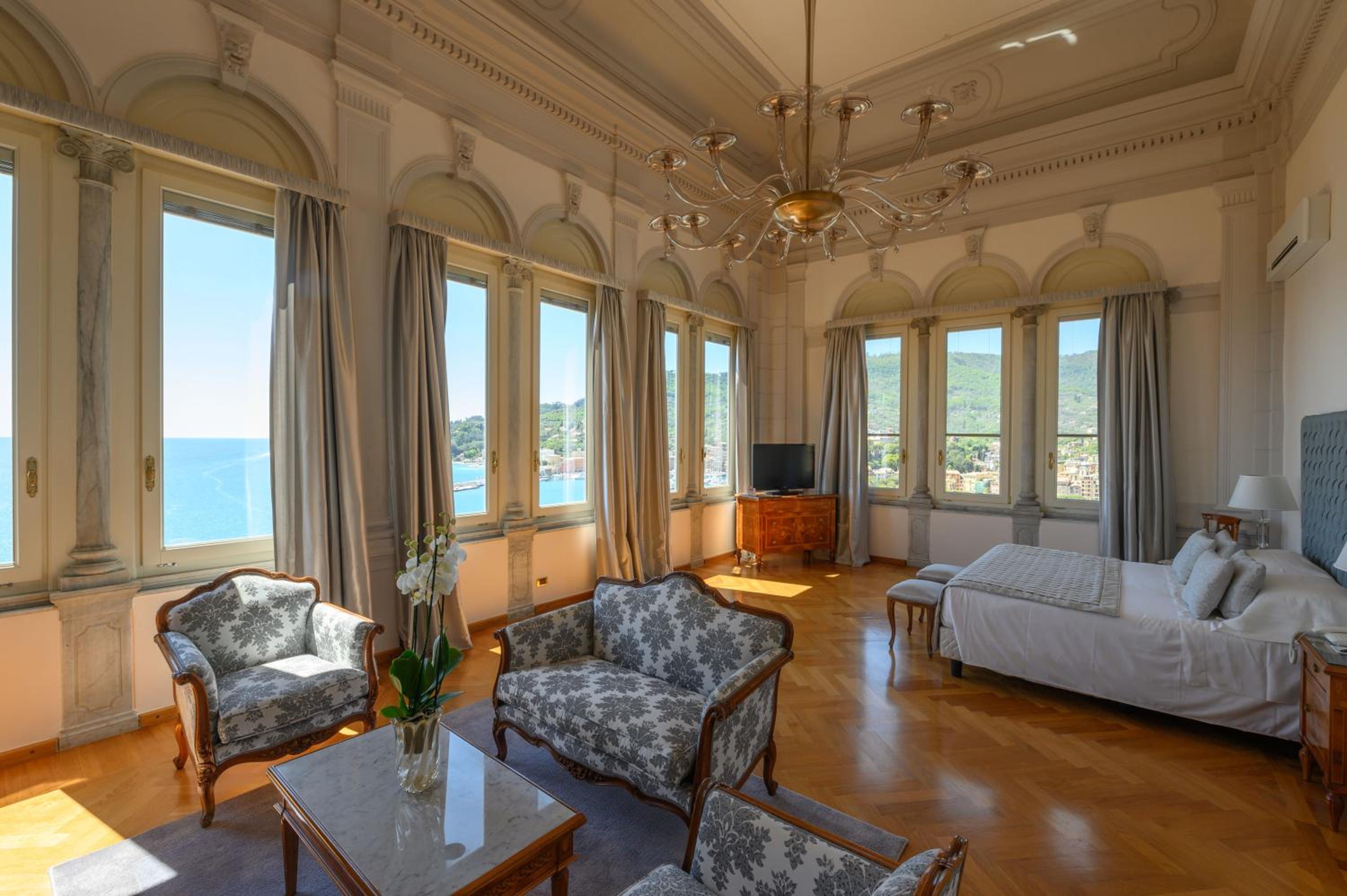 Tower Suite - Photo 2