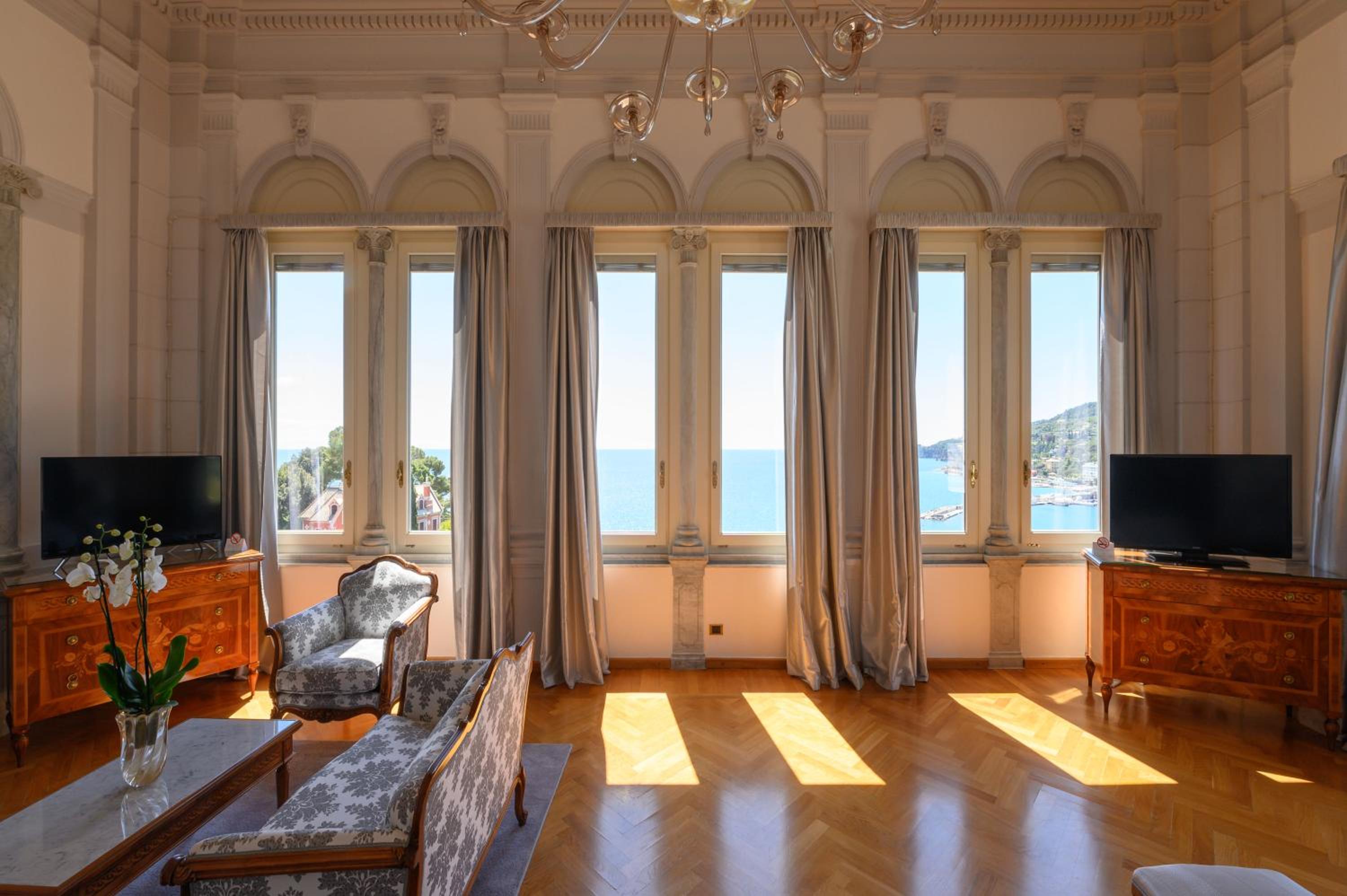 Tower Suite - Photo 3