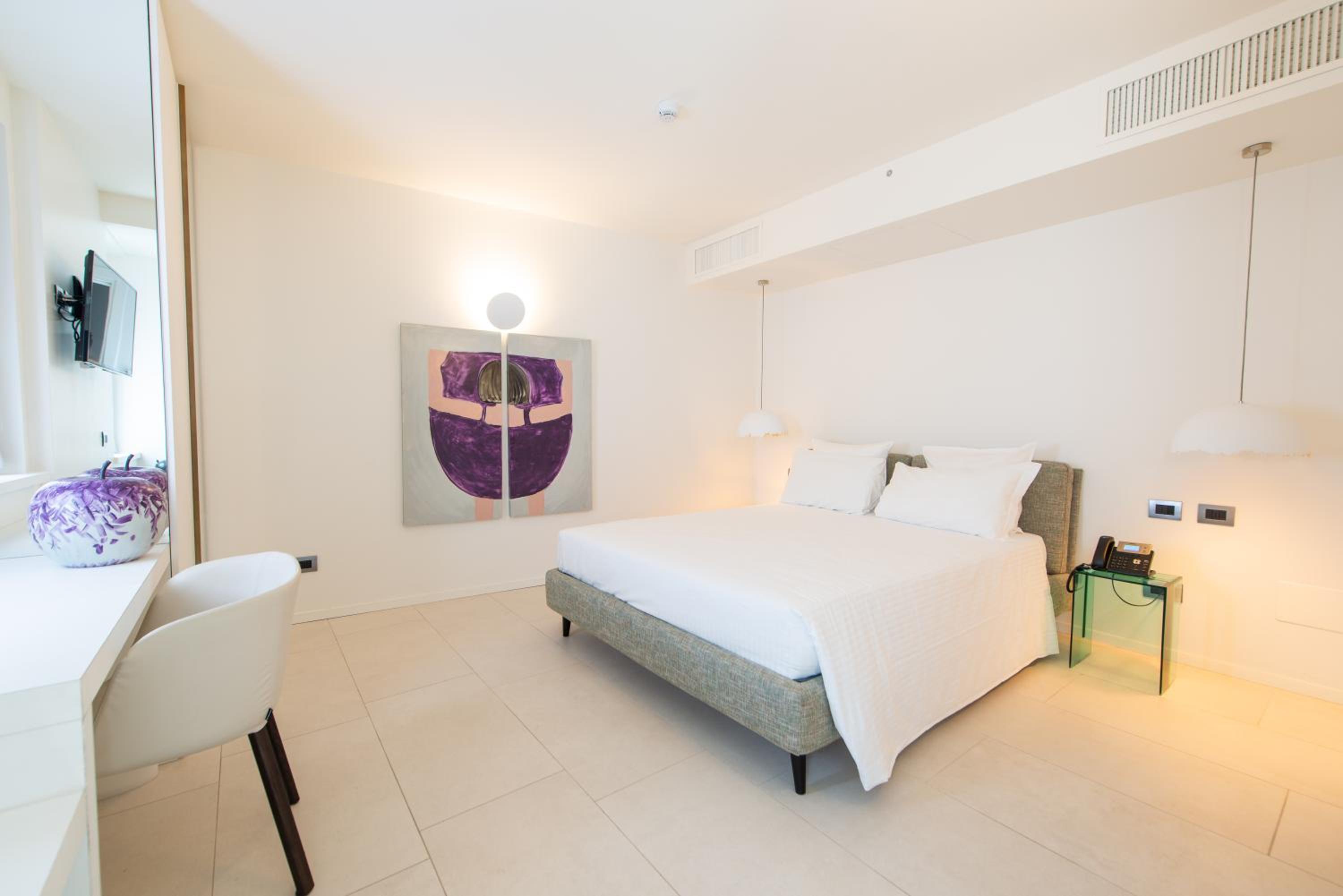 Deluxe Double Room - Photo 21