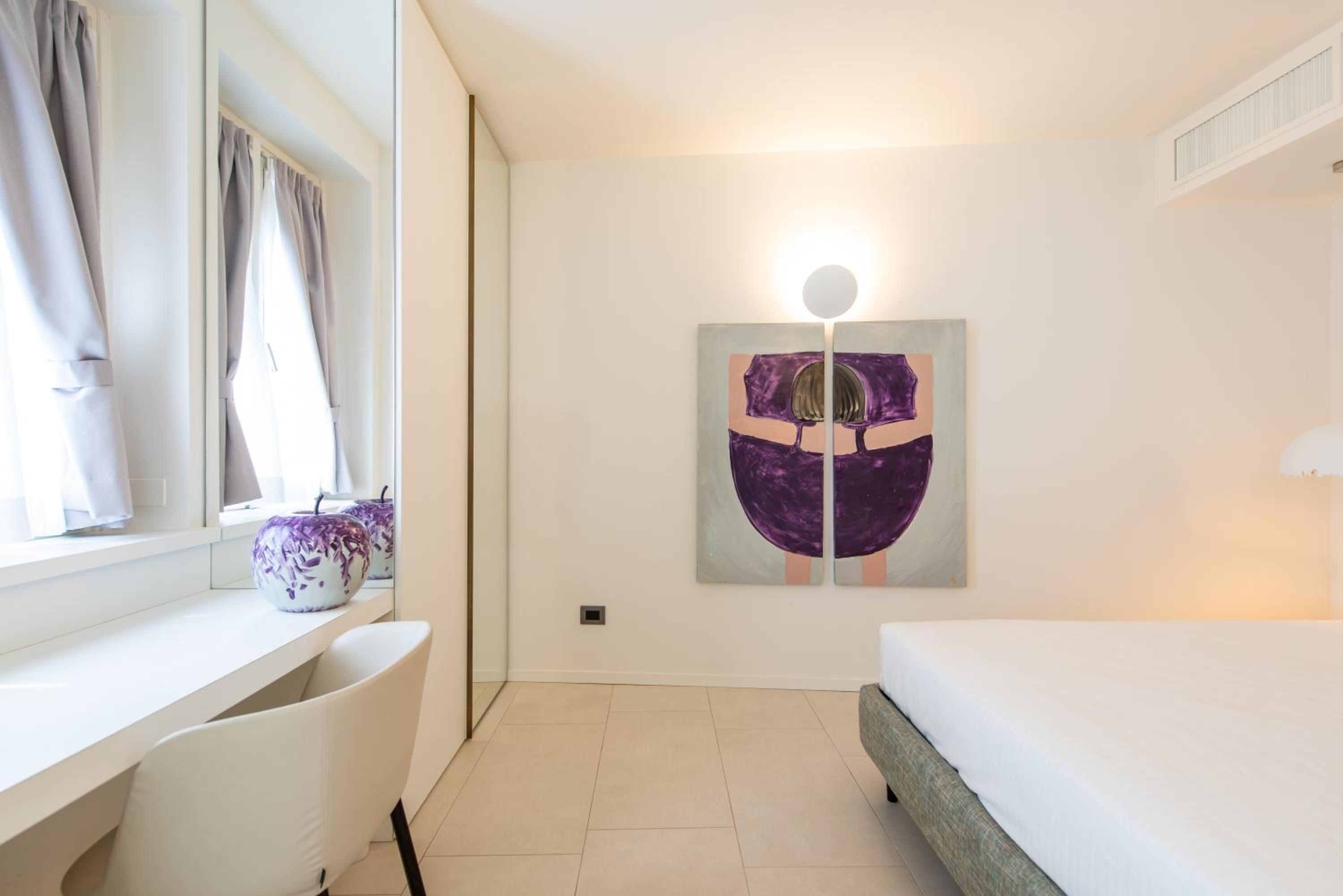 Deluxe Double Room - Photo 9