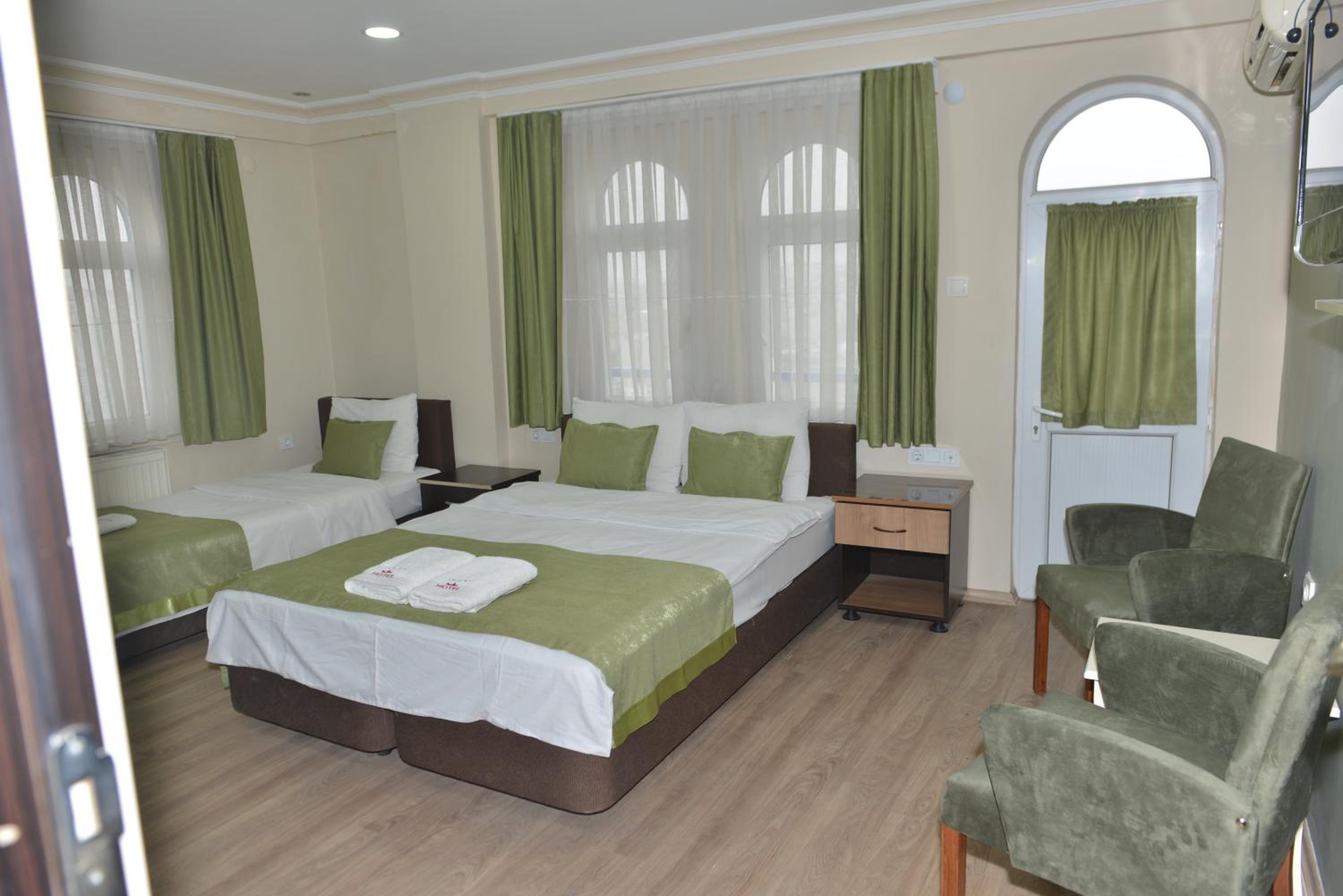 Deluxe Triple Room photo 2