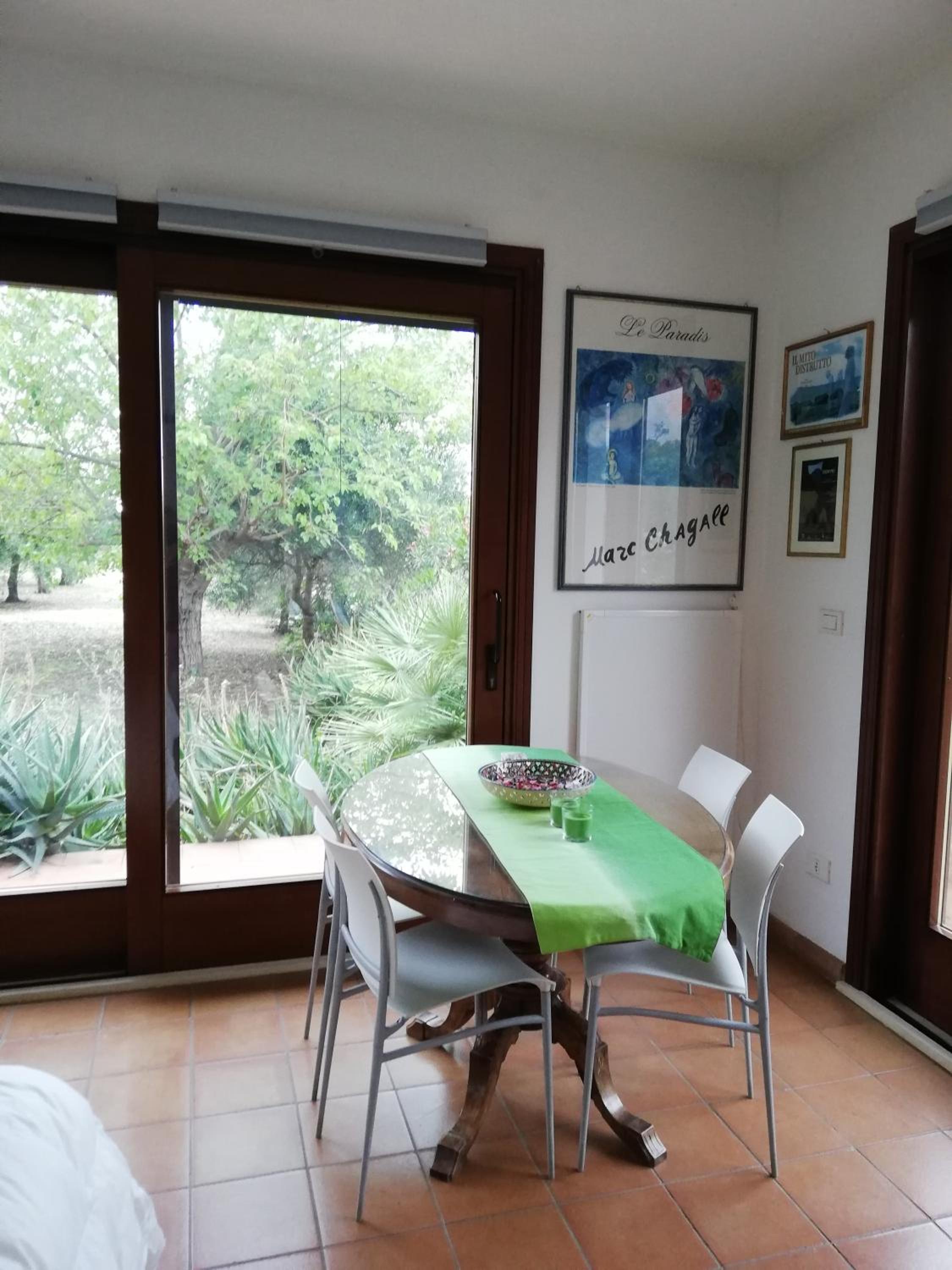 Large Double Room - Photo 9