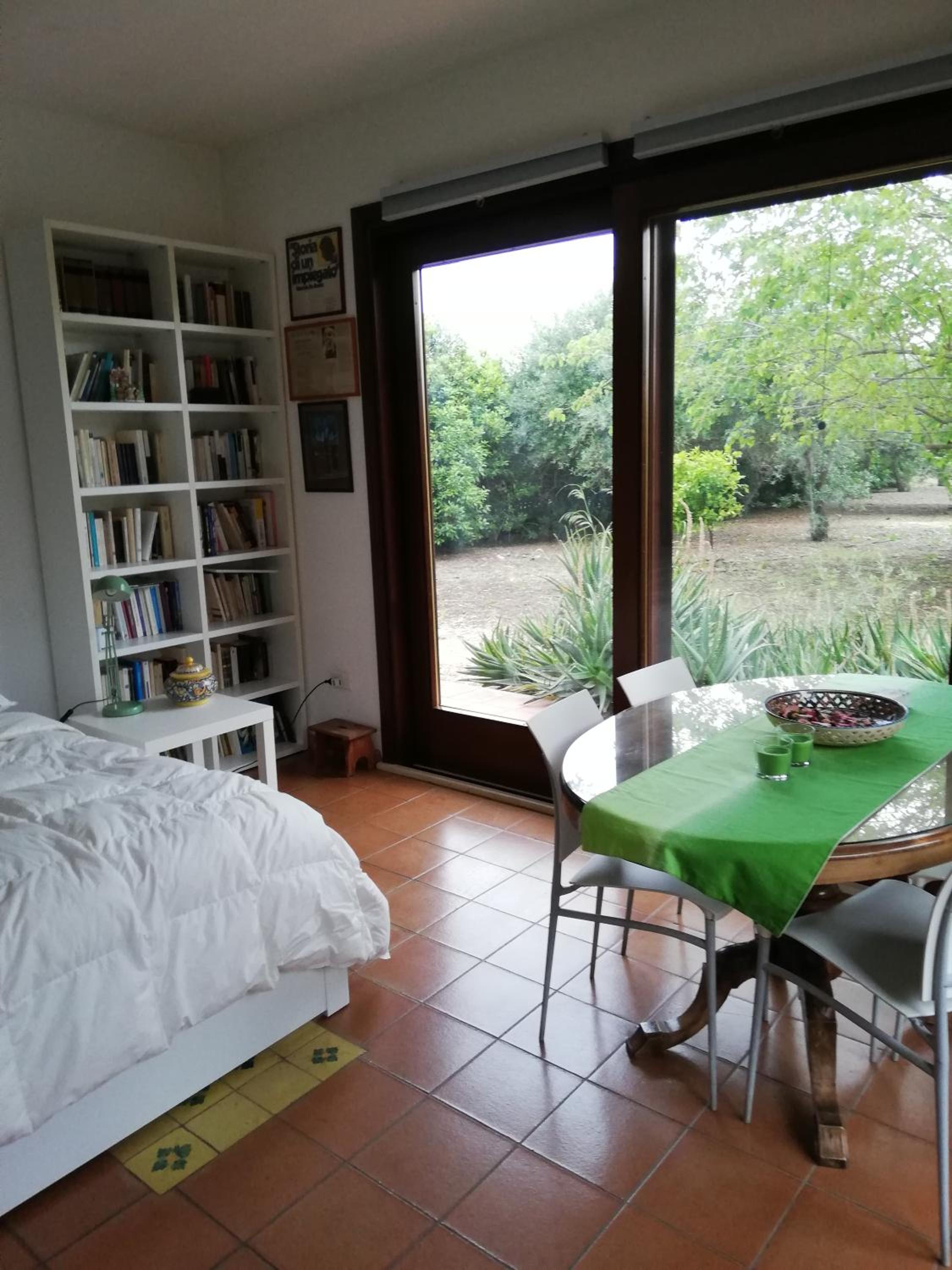 Large Double Room - Photo 12