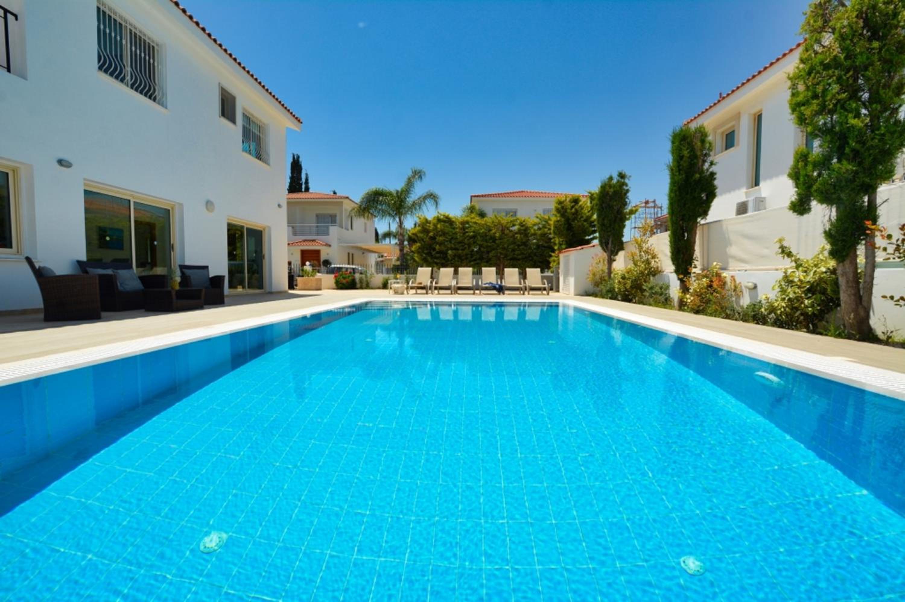 Villa com Piscina Privada
