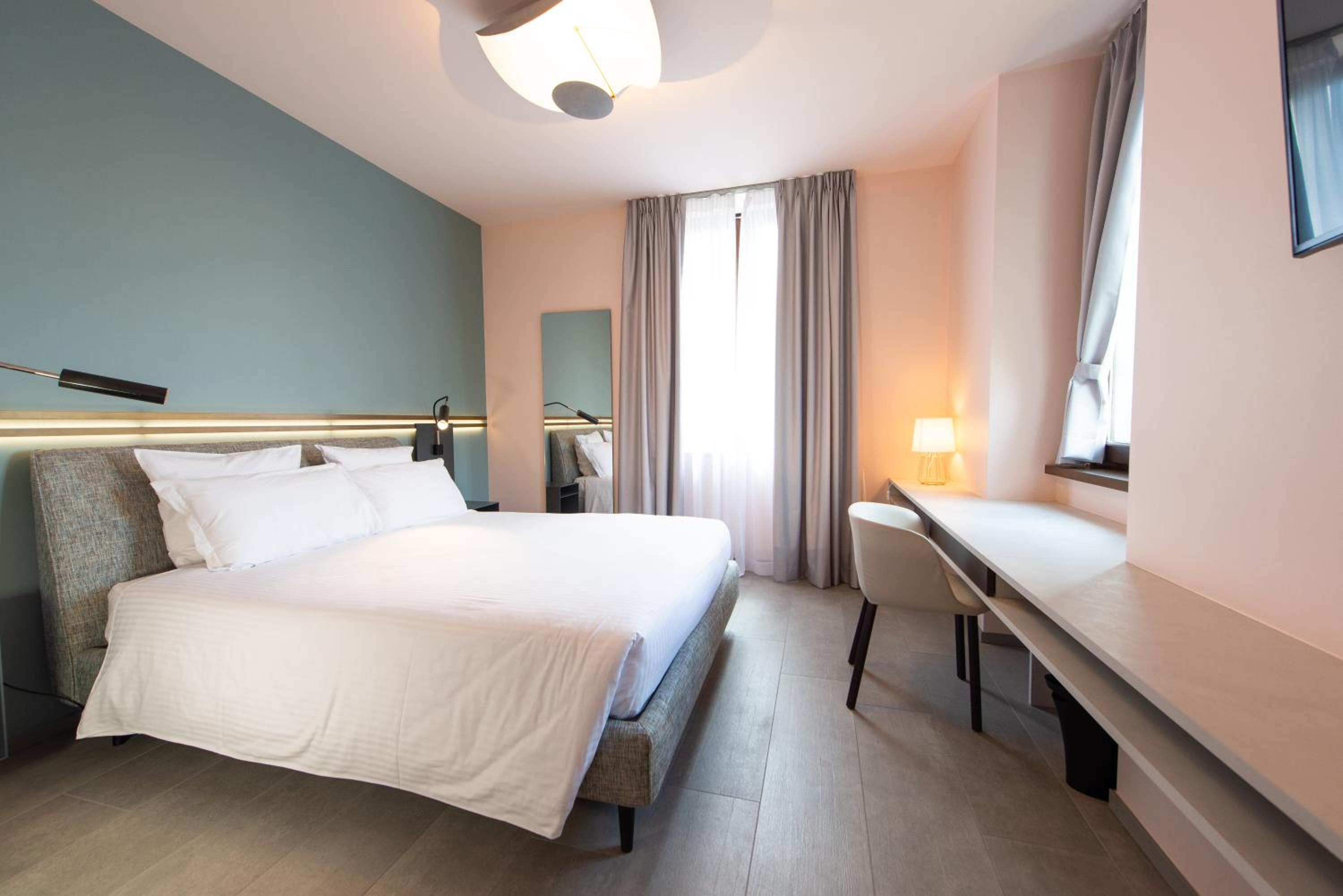 Deluxe Double Room - Photo 12