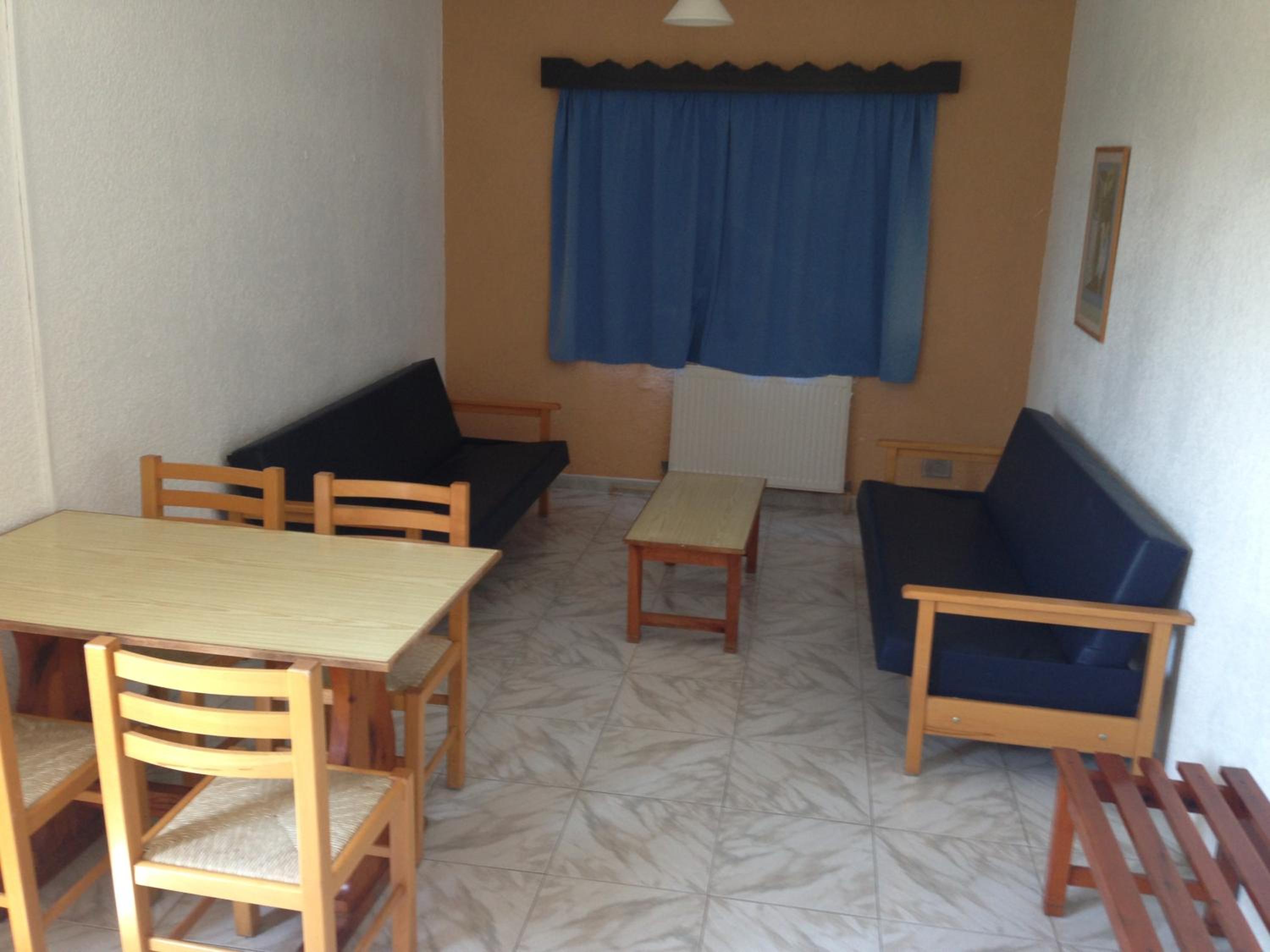 One-Bedroom Apartment - Photo 4