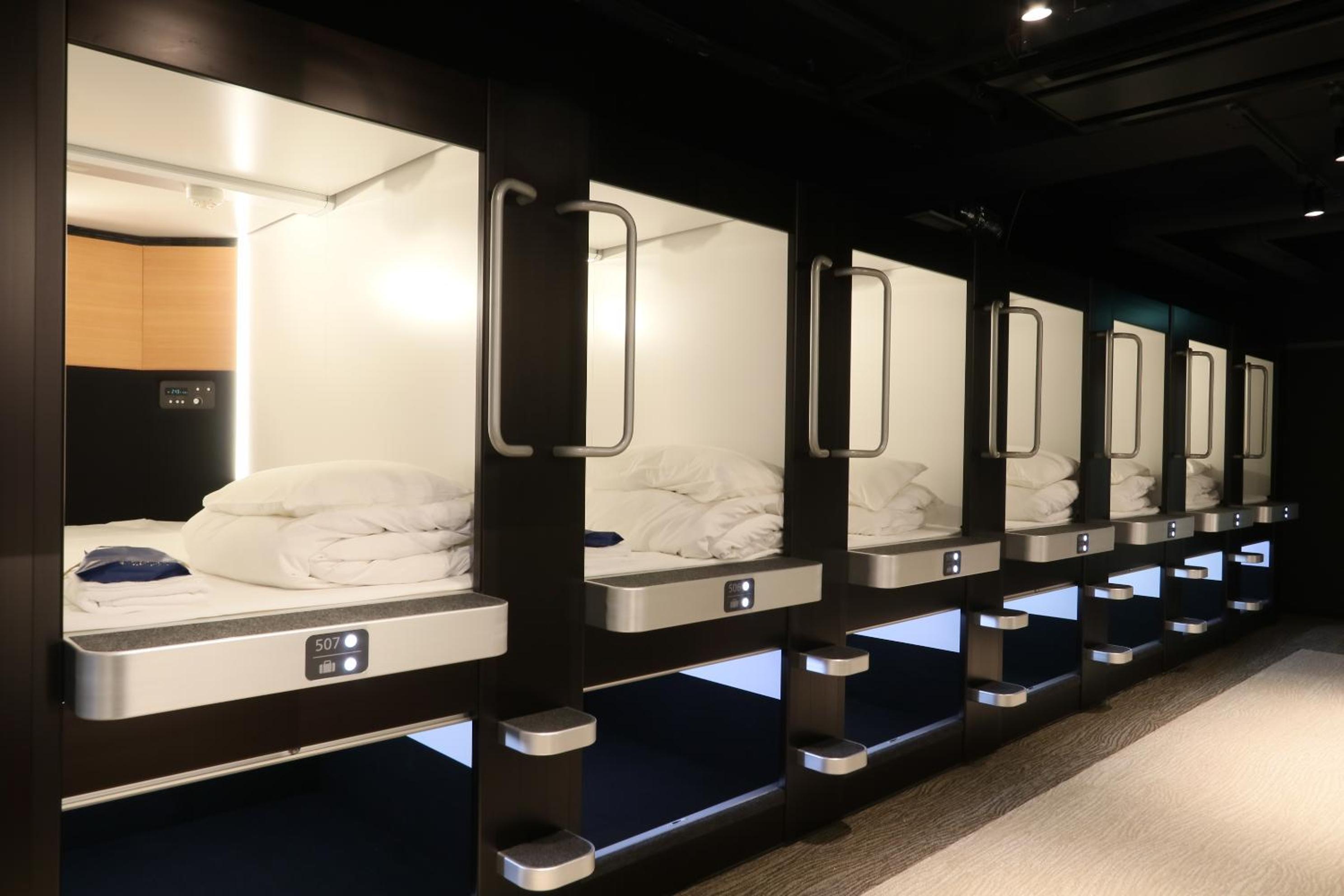 Deluxe Capsule Room for Female photo 3