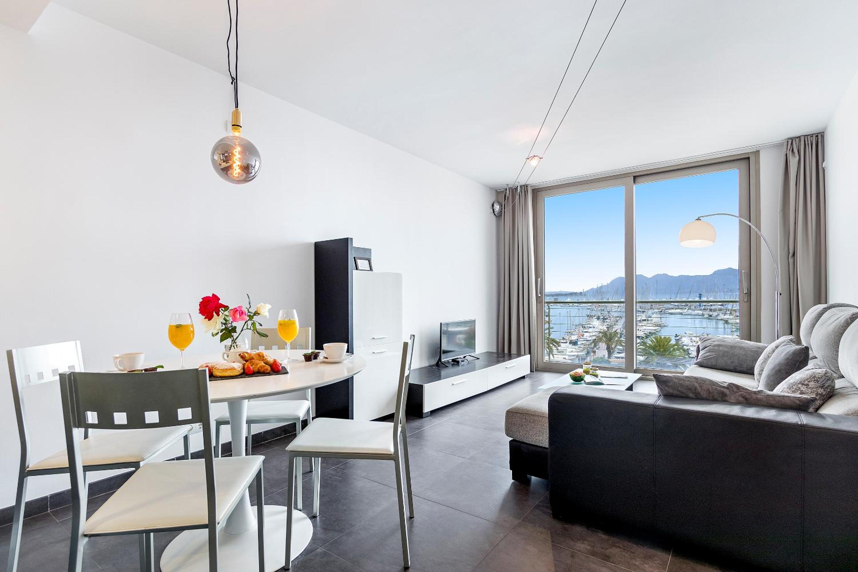 Apartment With Sea View photo 3
