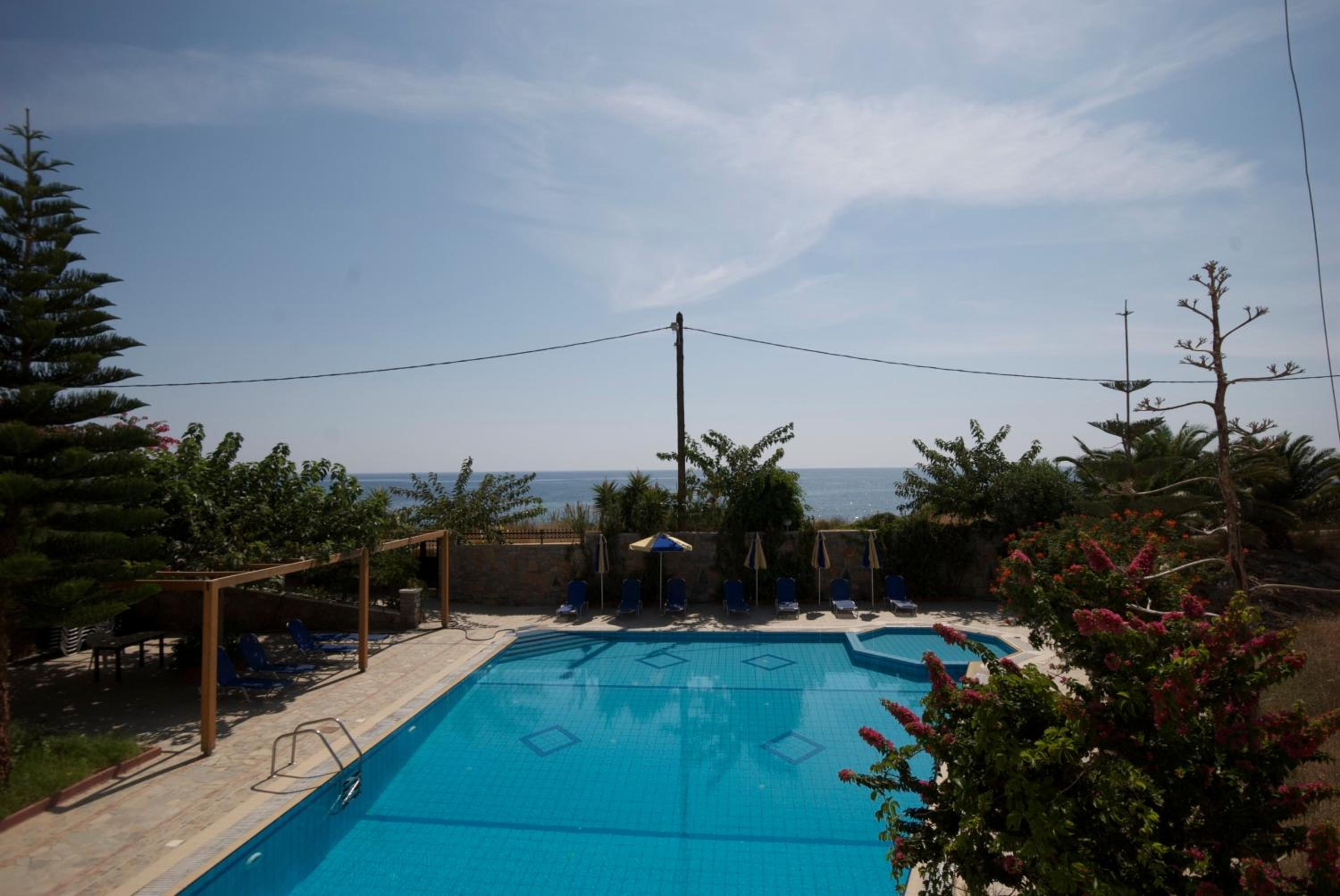 Studio with Pool View - Photo 18