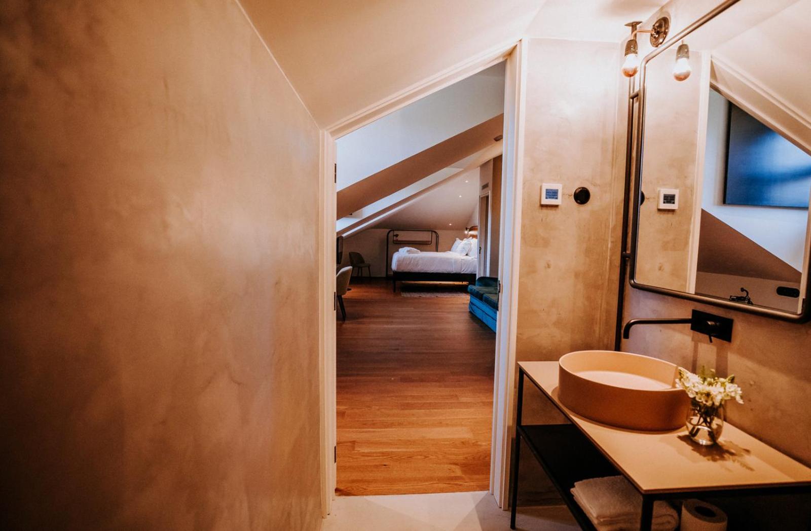 Premium Room with City View - Photo 3