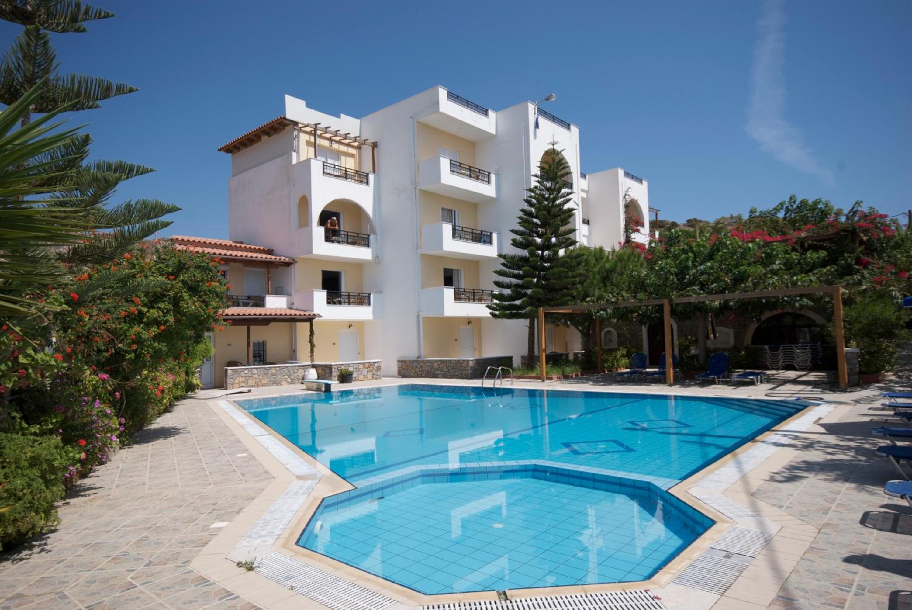 Studio with Pool View - Photo 15