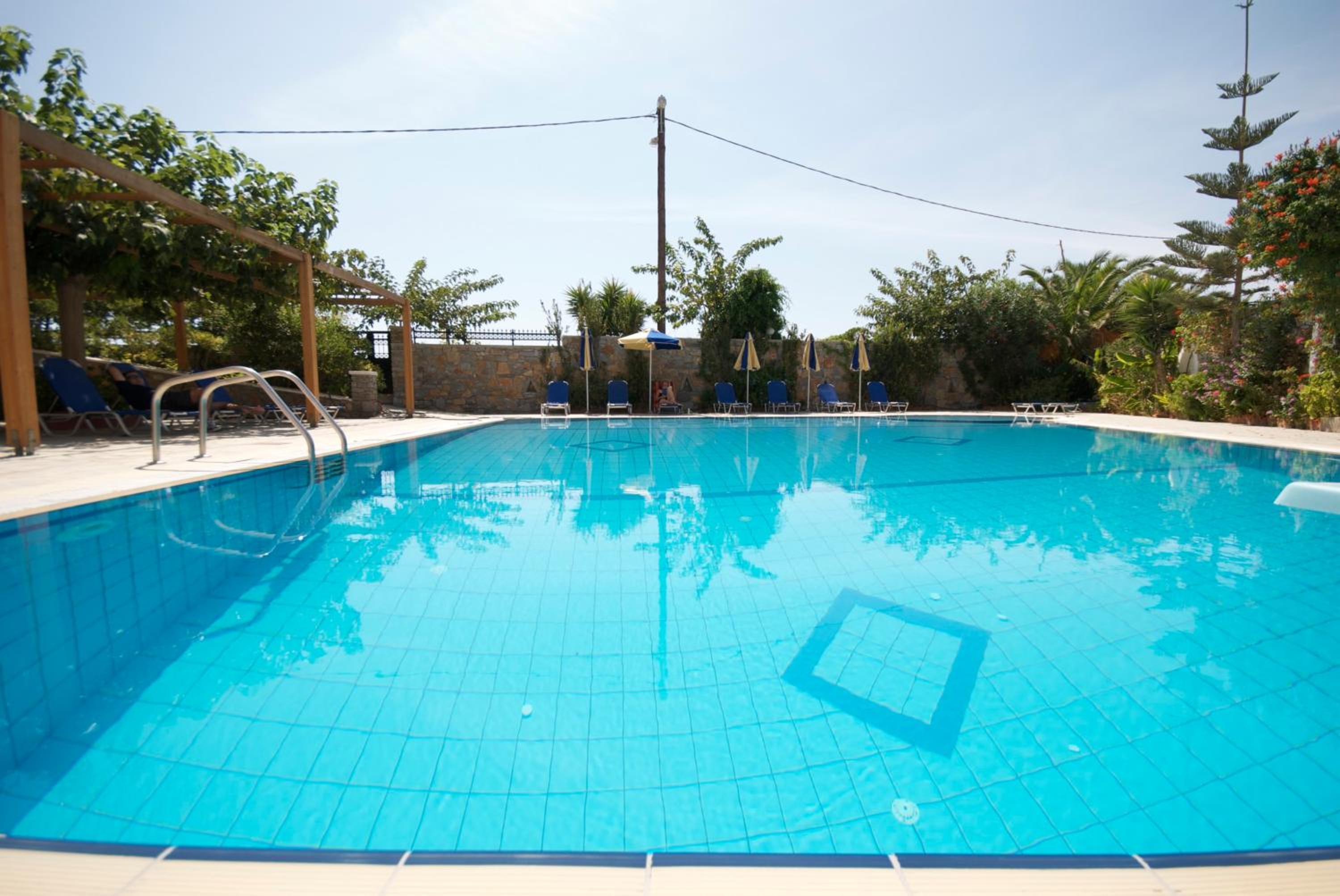 Studio with Pool View - Photo 14