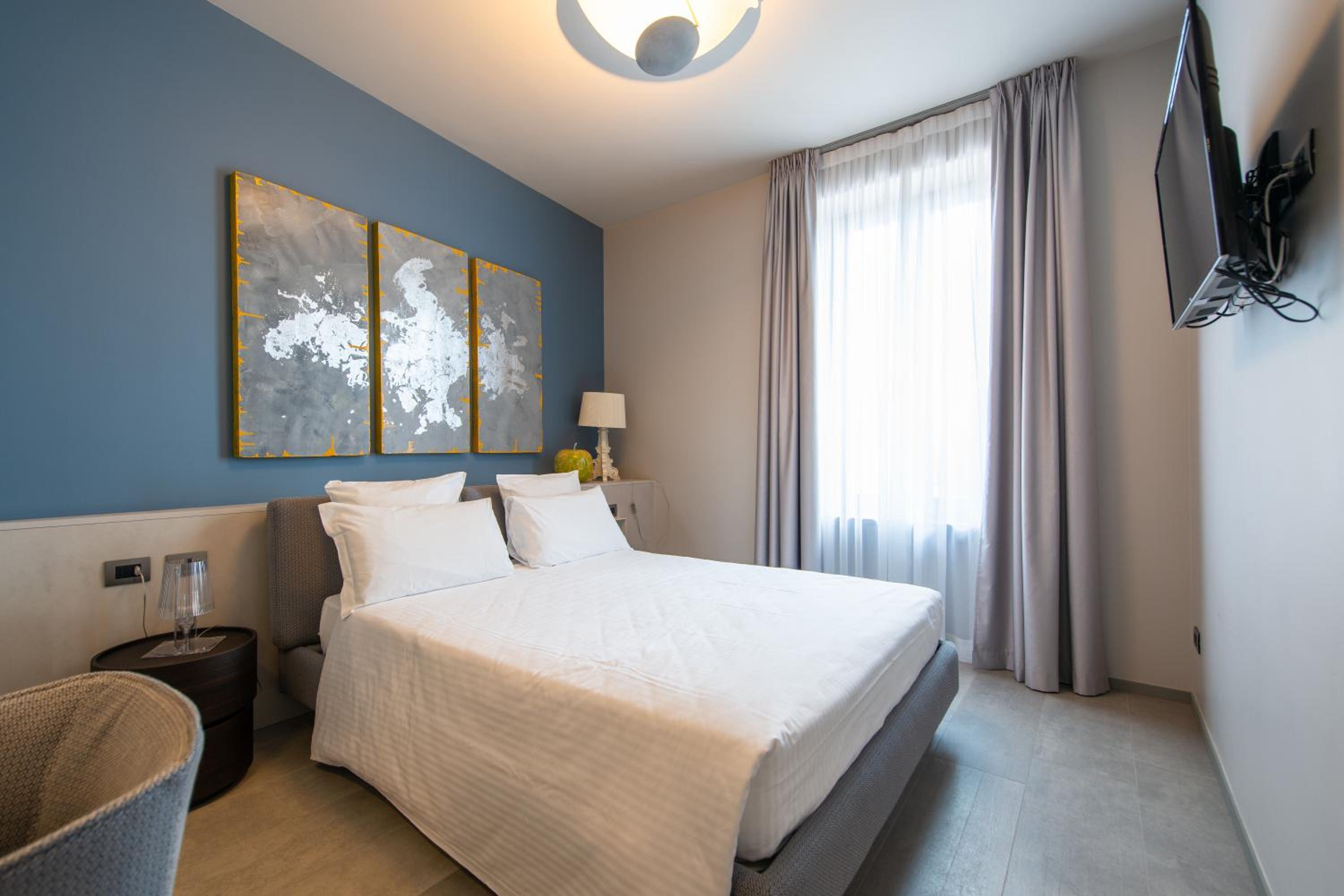 Deluxe Double Room - Photo 8