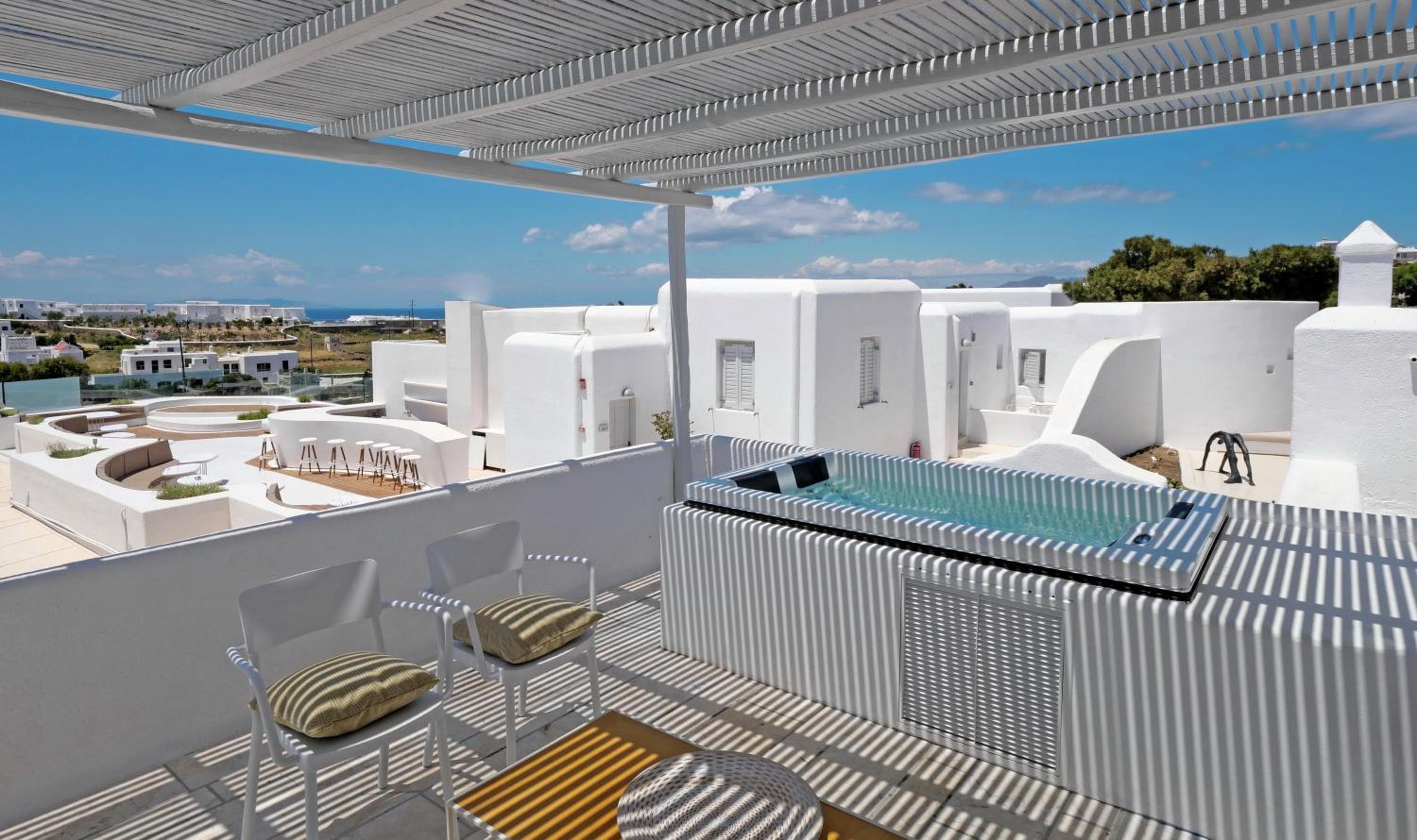 Superior Room / Pool View Jacuzzi photo 3