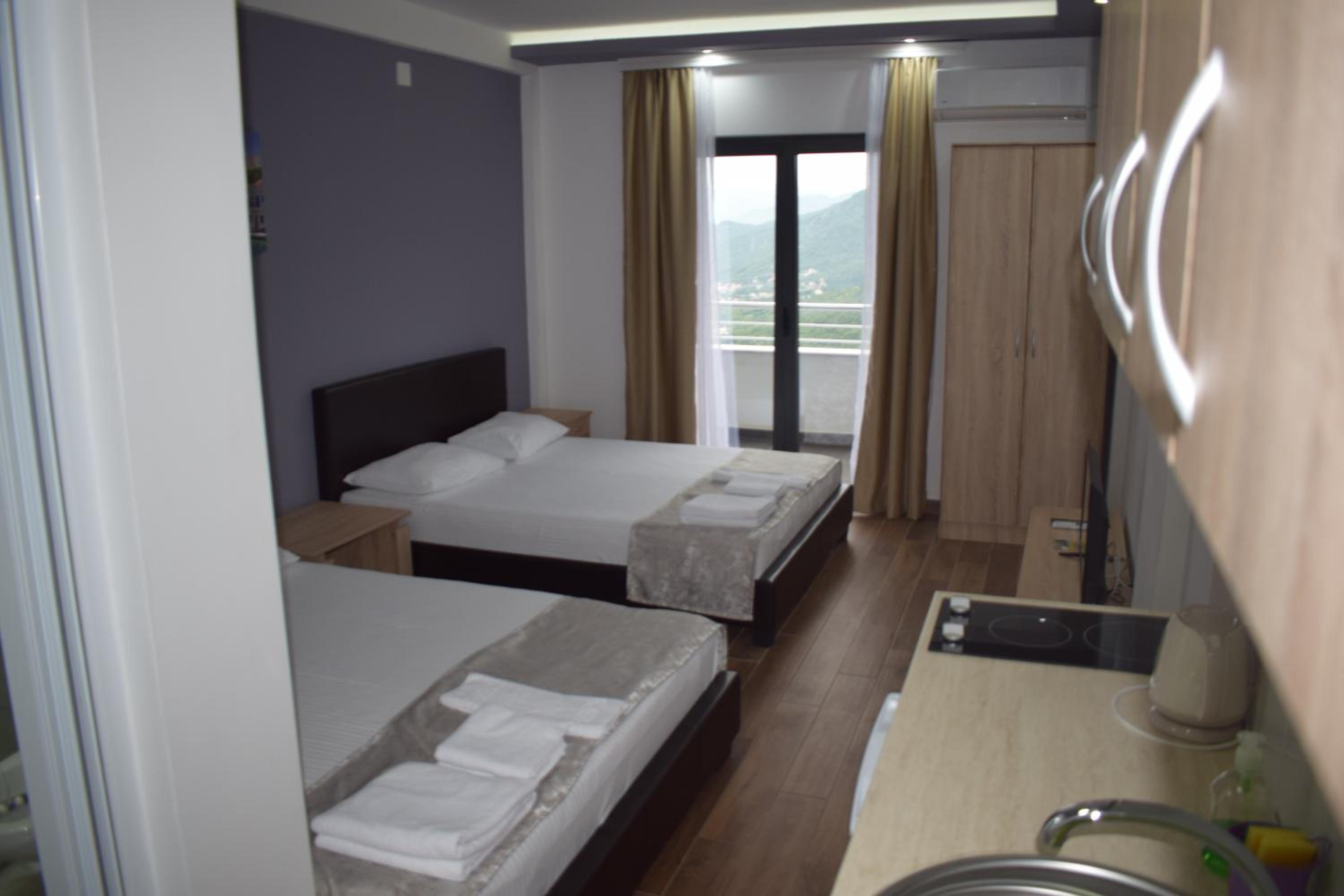 Apartment with Terrace and Street View photo 2