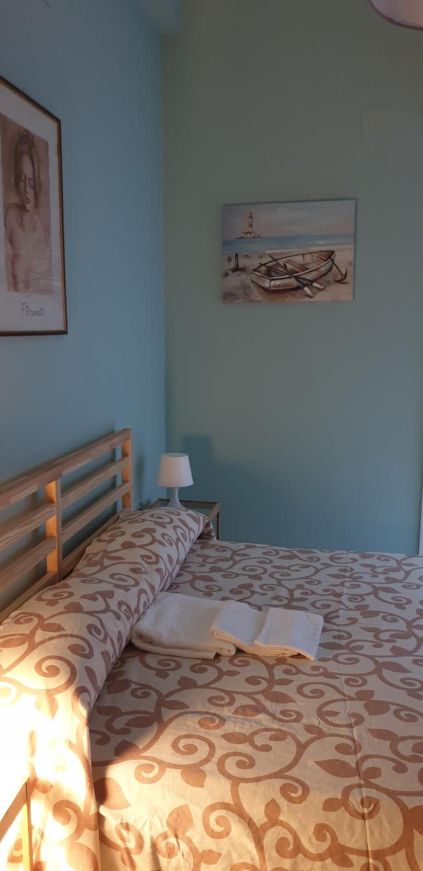 Deluxe Room (2 Adults + 1 Child) - Photo 2