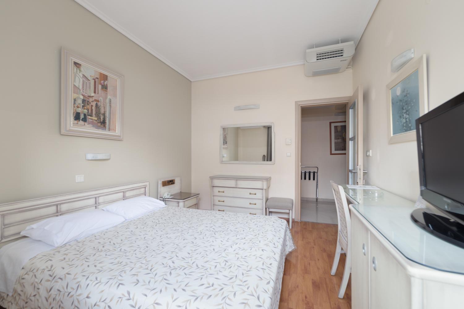 Standard Double or Twin Room with Balcony - Photo 2