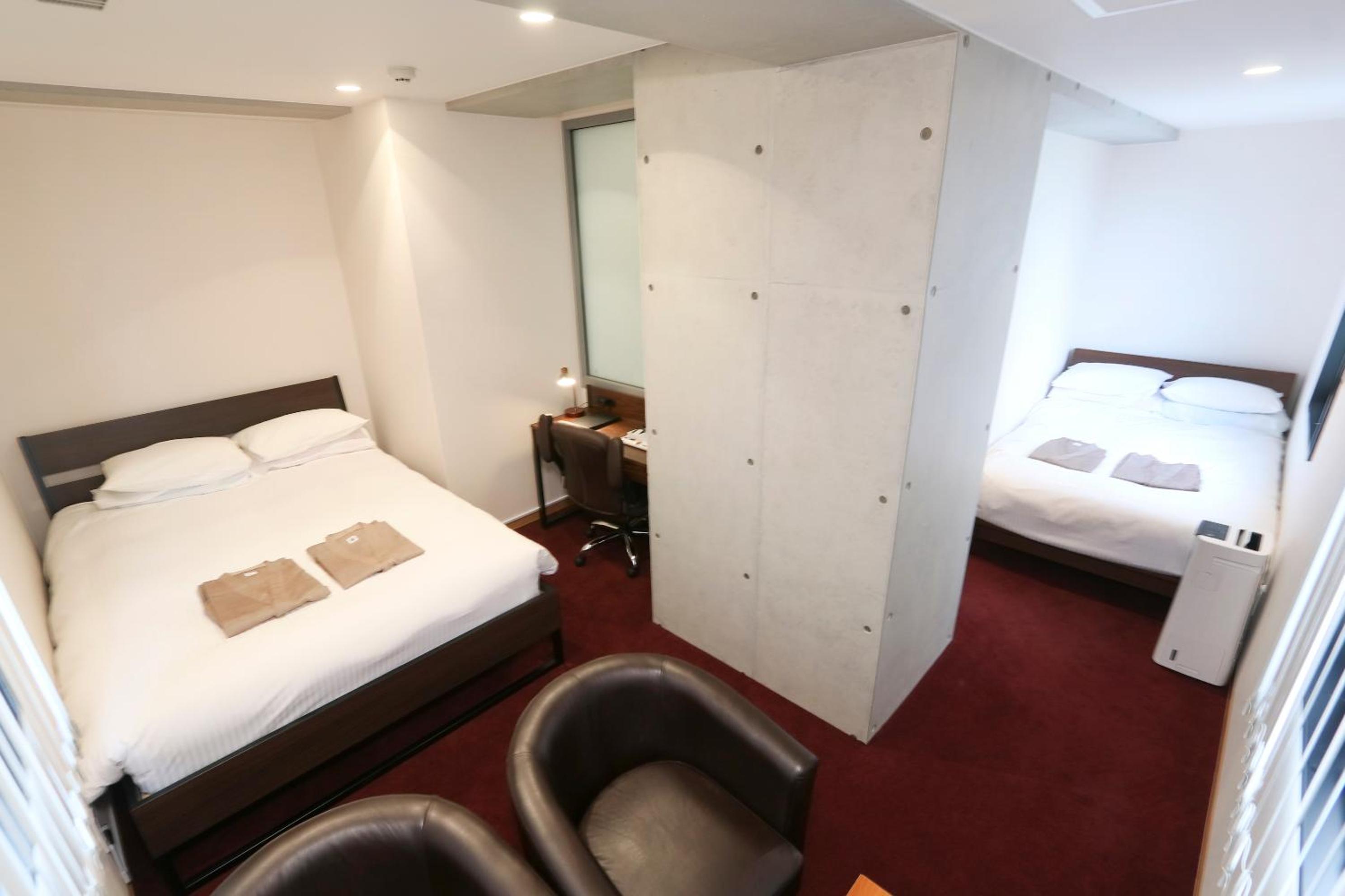 Superior Twin Room with City View photo 2