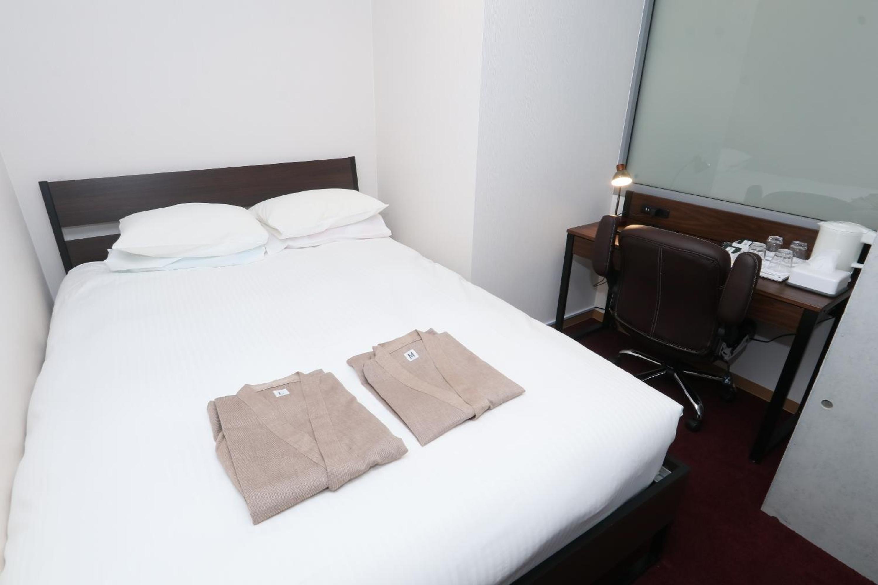 Superior Twin Room with City View photo 3