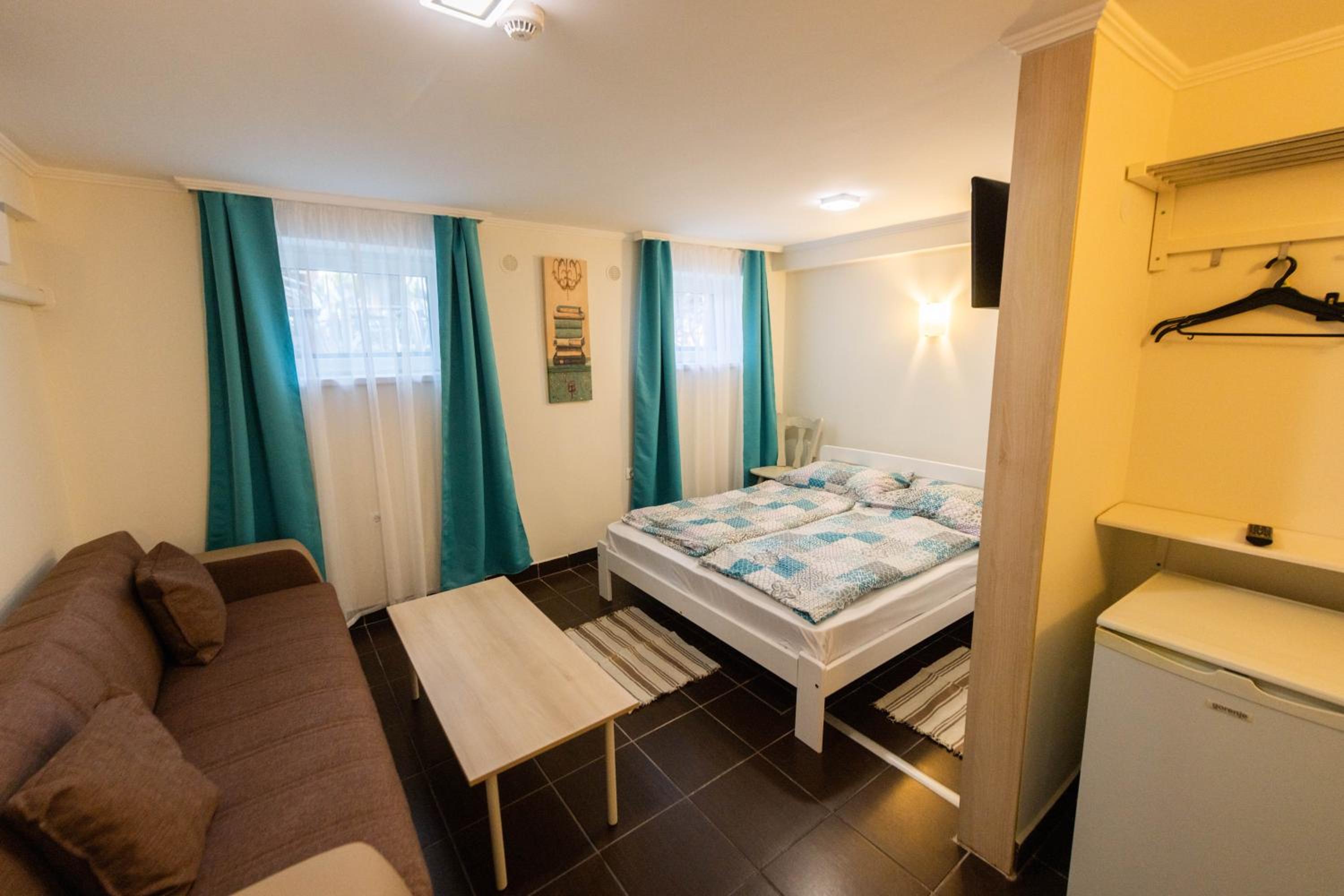 Double or Twin Room - Photo 8