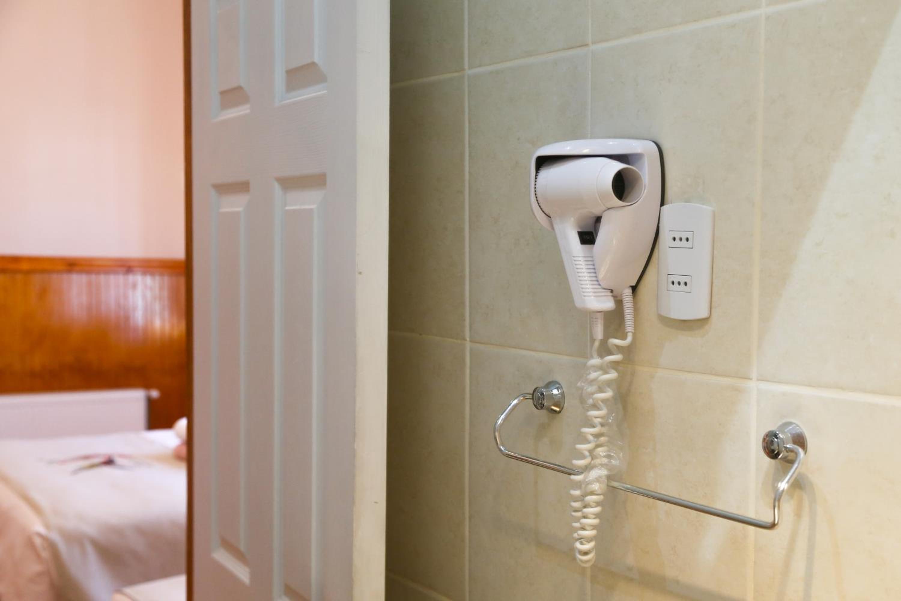 Single Room with Private Bathroom photo 2