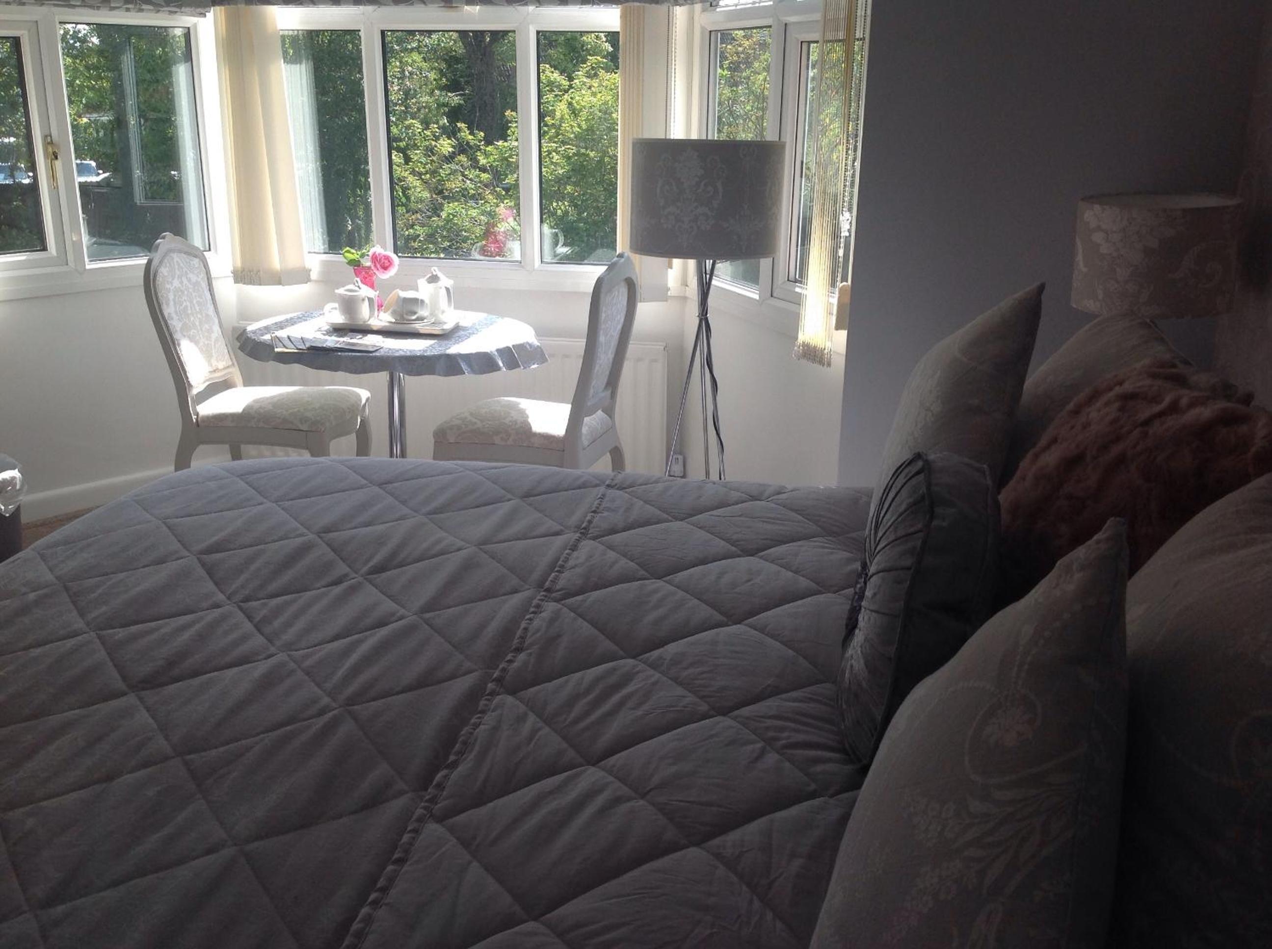 Deluxe King Room - Photo 10