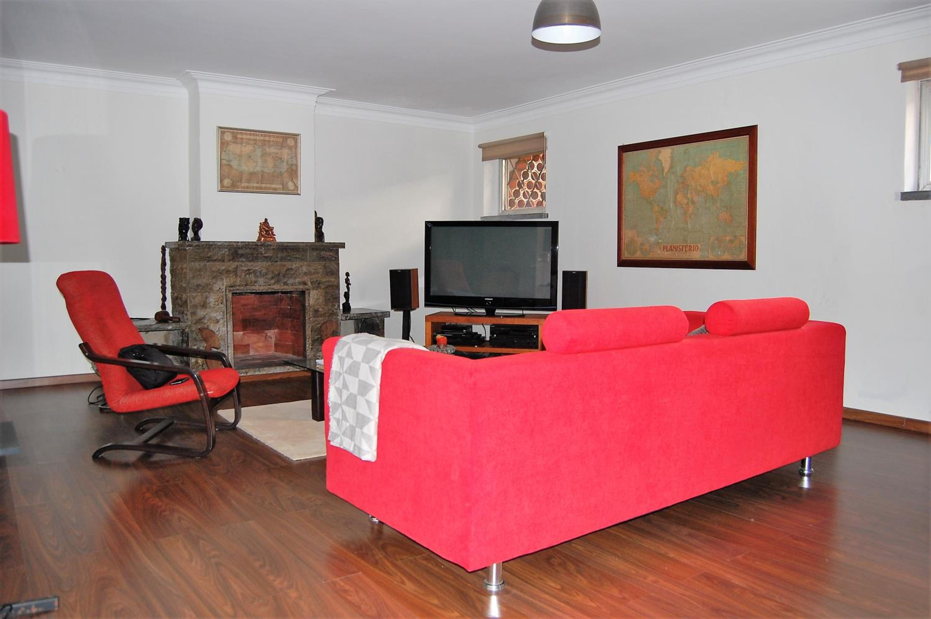 One-Bedroom Apartment photo 1