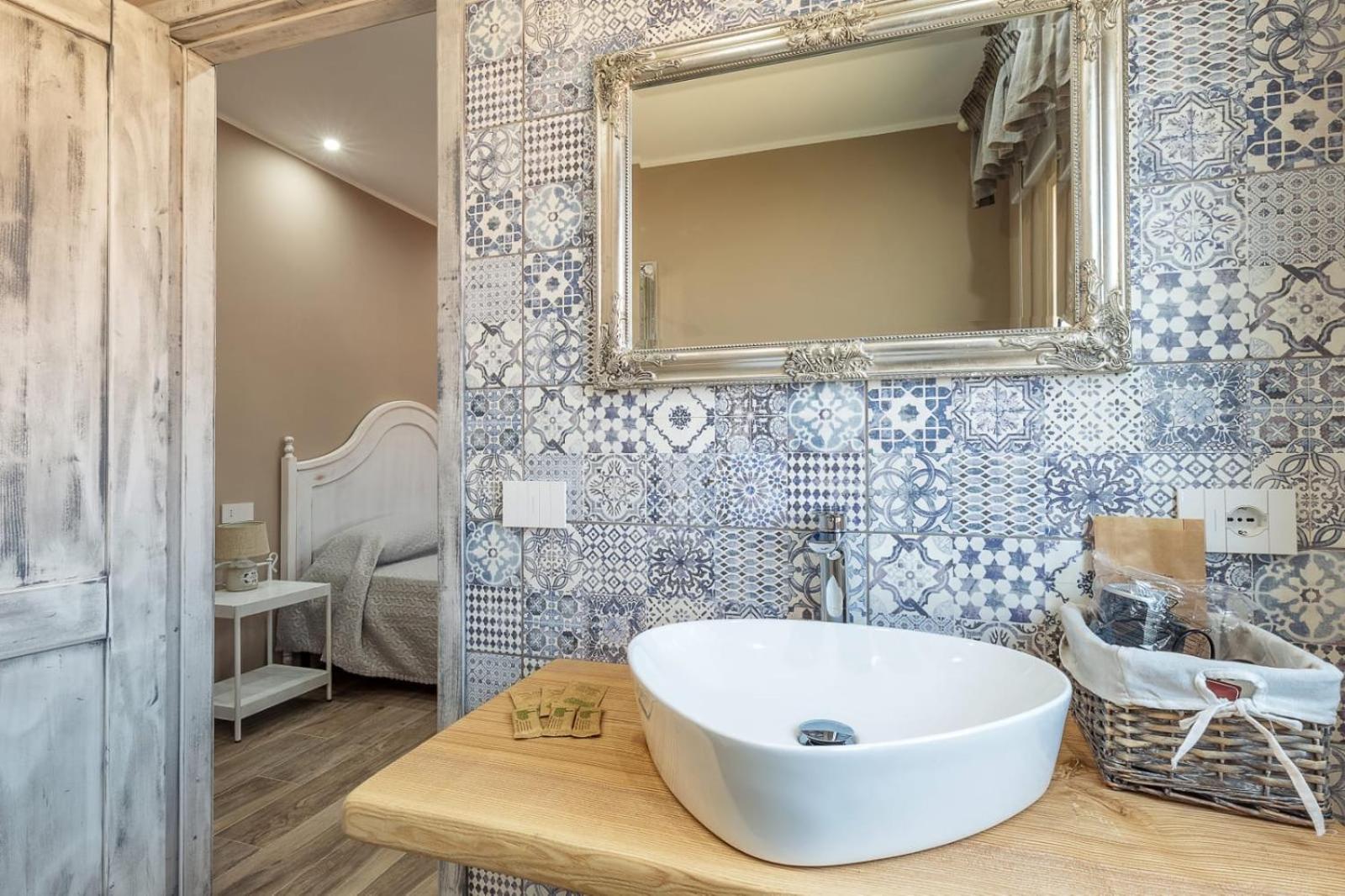 Double Room with Private Bathroom - Photo 4