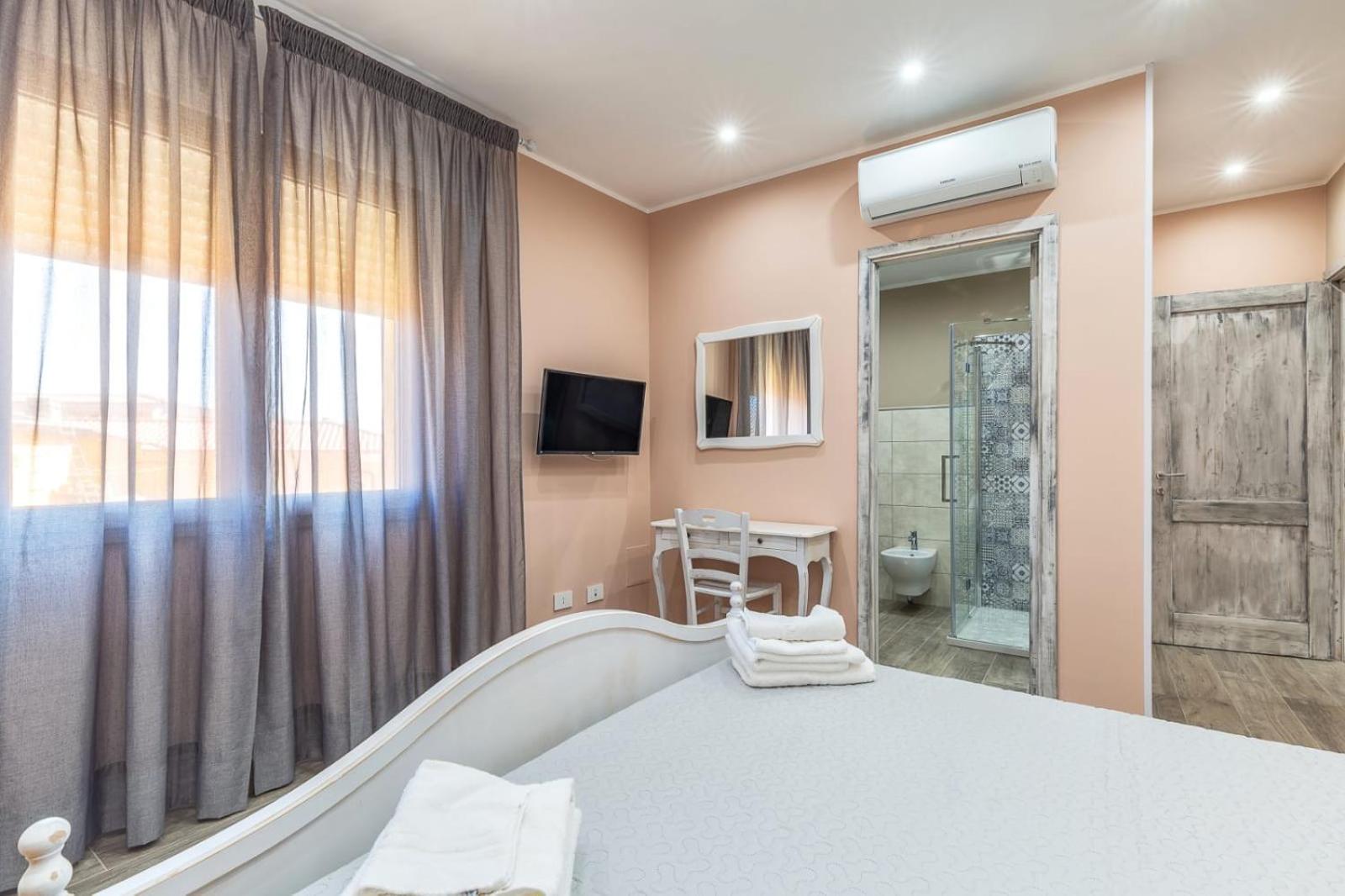 Double Room with Private Bathroom - Photo 5