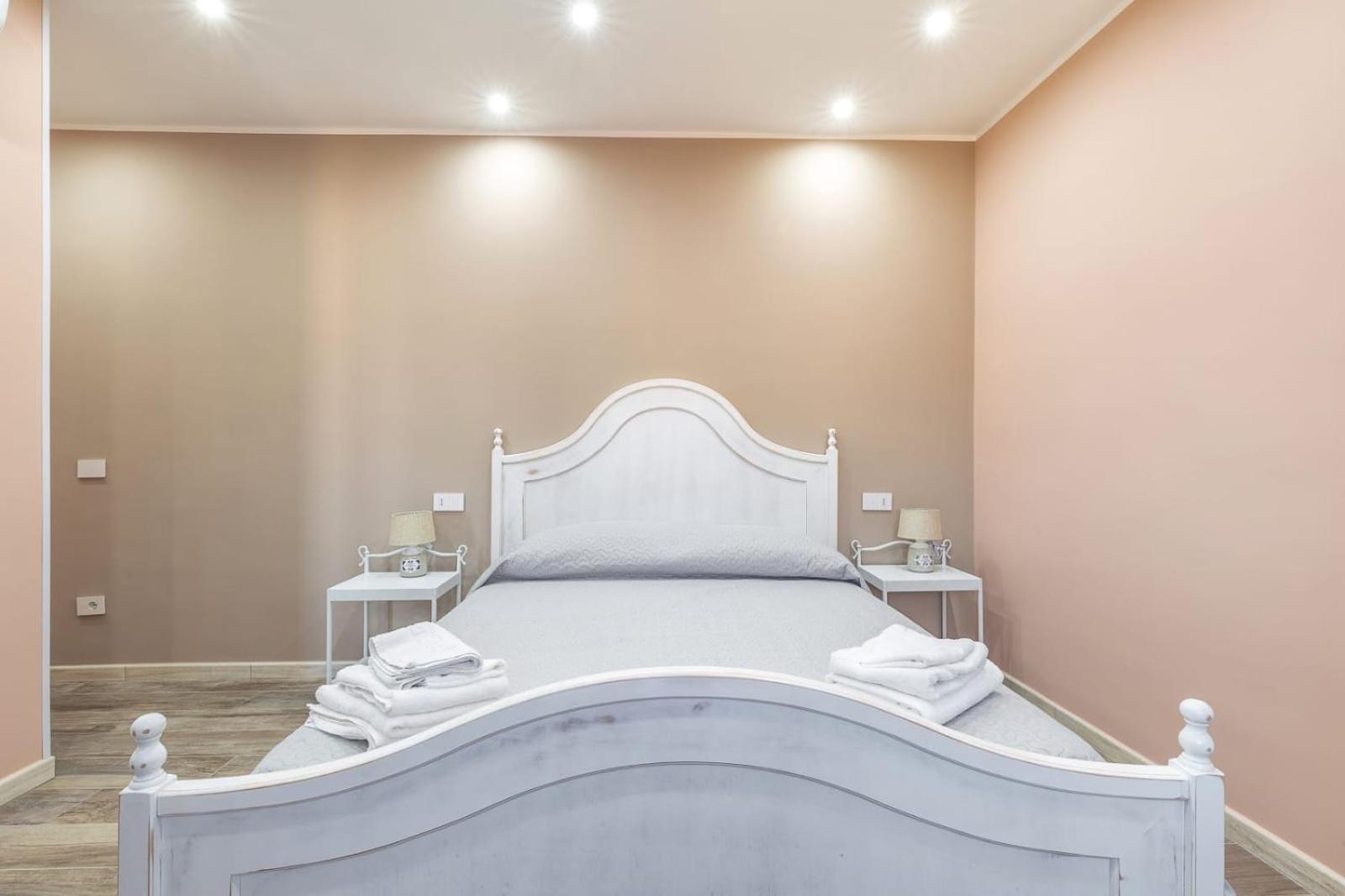 Double Room with Private Bathroom - Photo 15