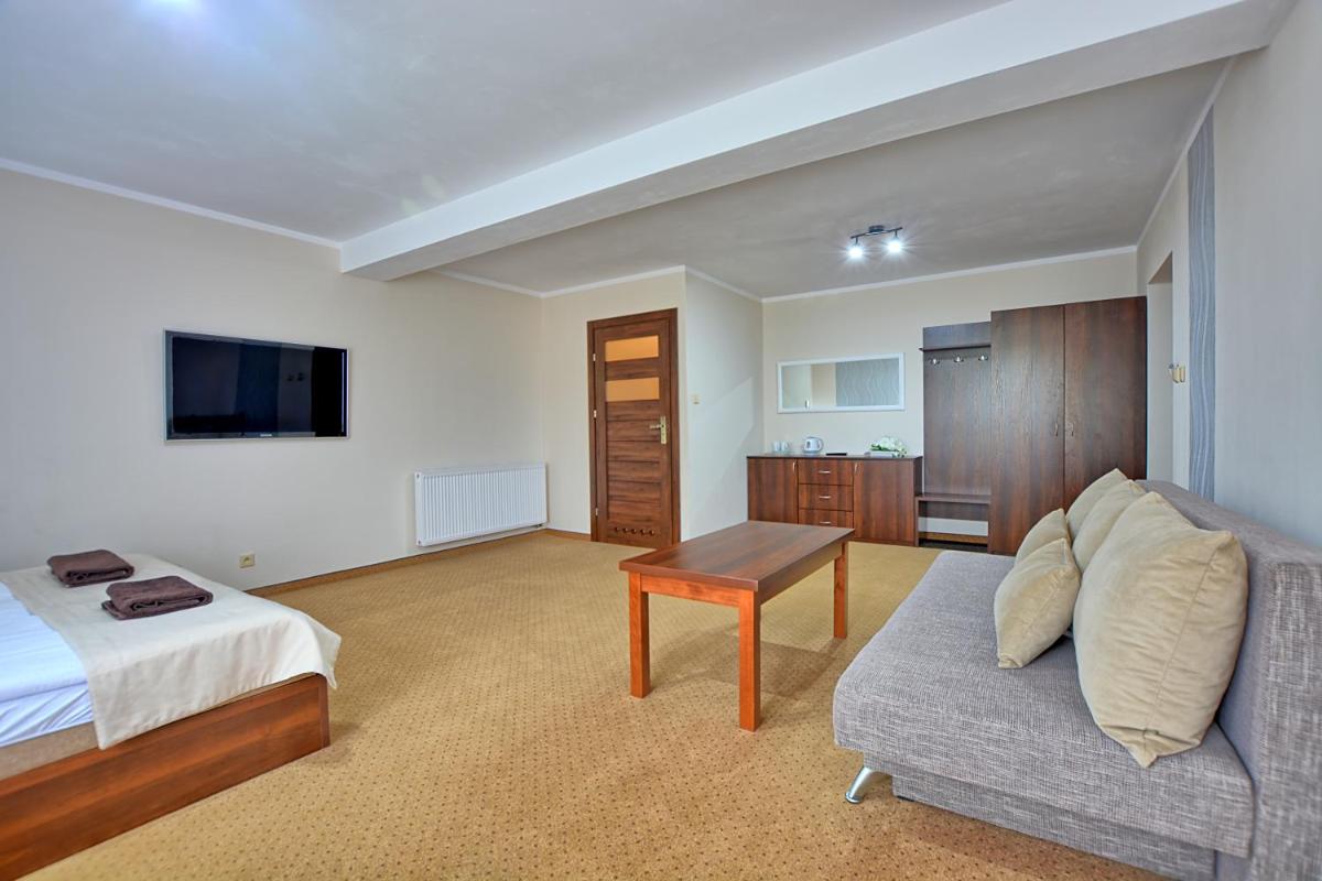 Quadruple Room with Balcony - Photo 2