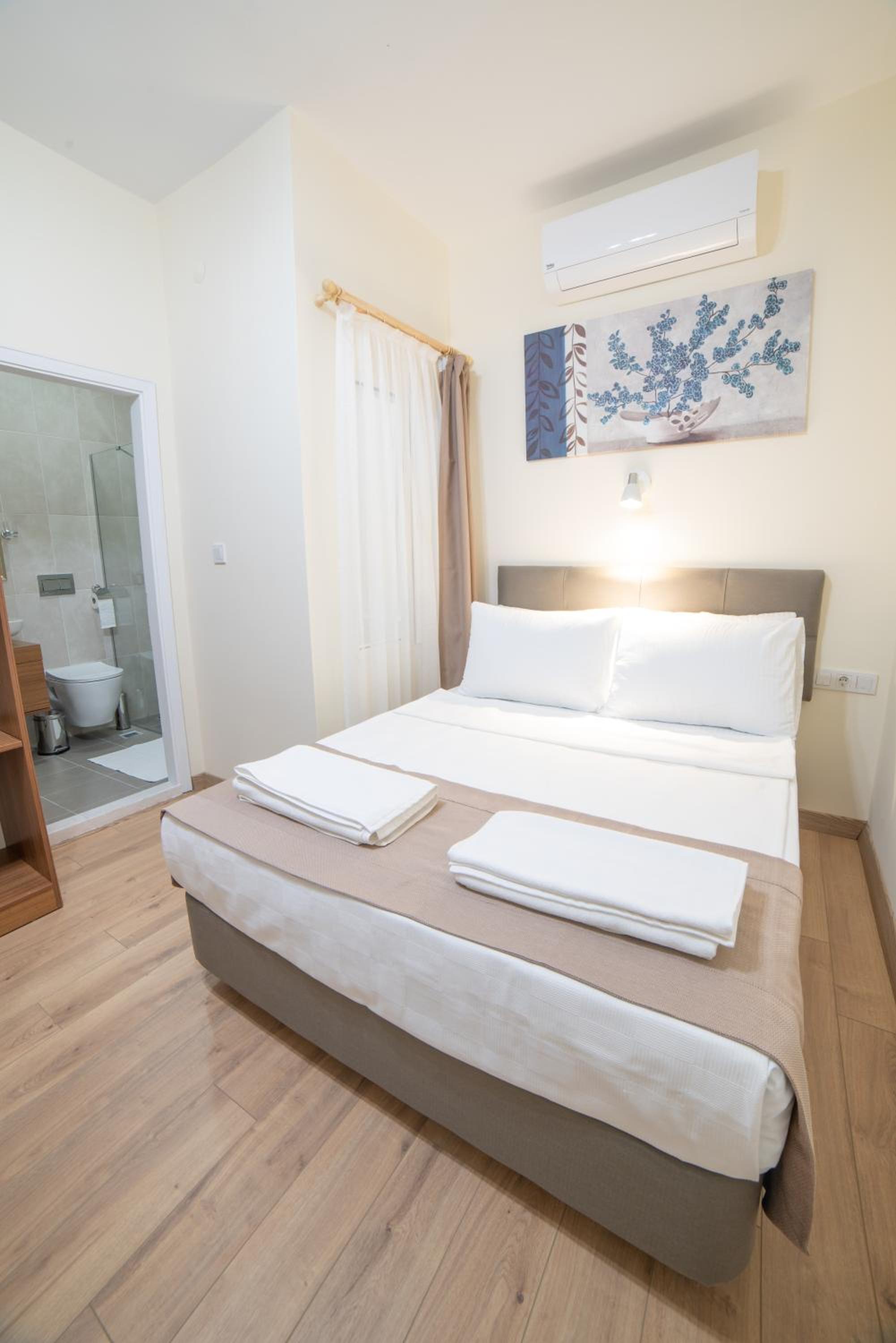 Economy Double or Twin Room photo 2