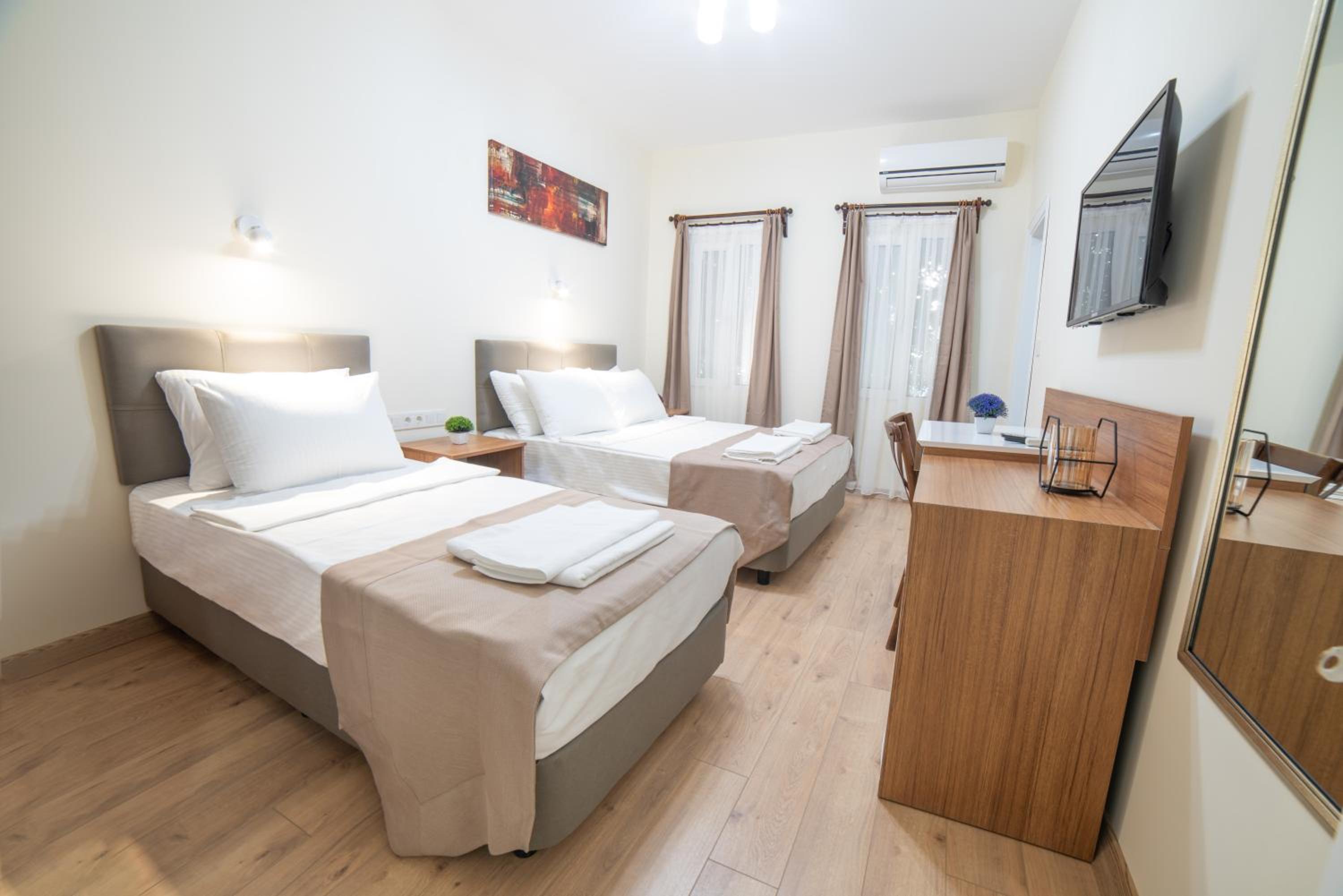 Deluxe Triple Room photo 3
