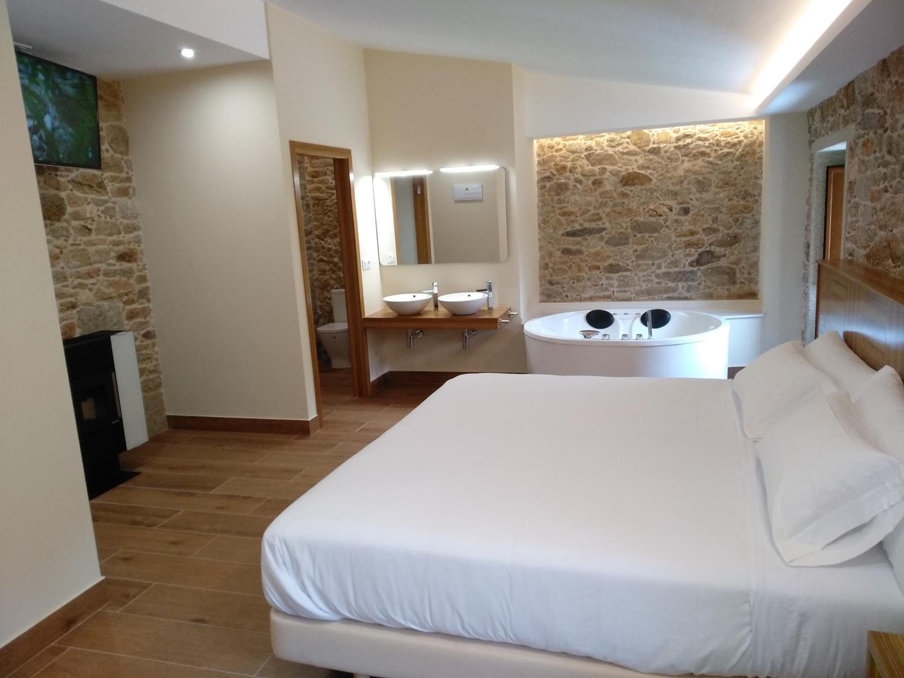 One-Bedroom Apartment - Photo 11