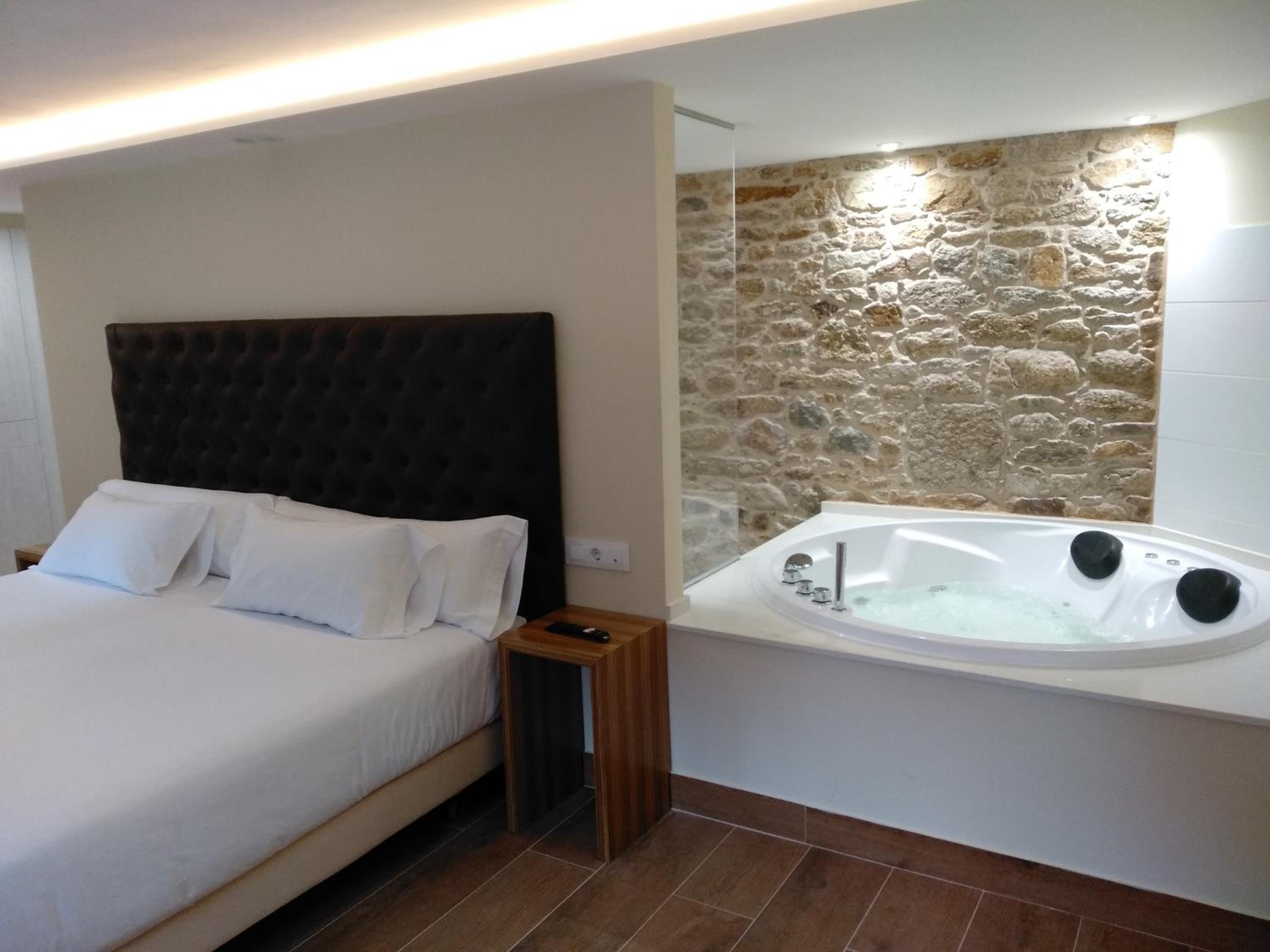 One-Bedroom Apartment - Photo 10