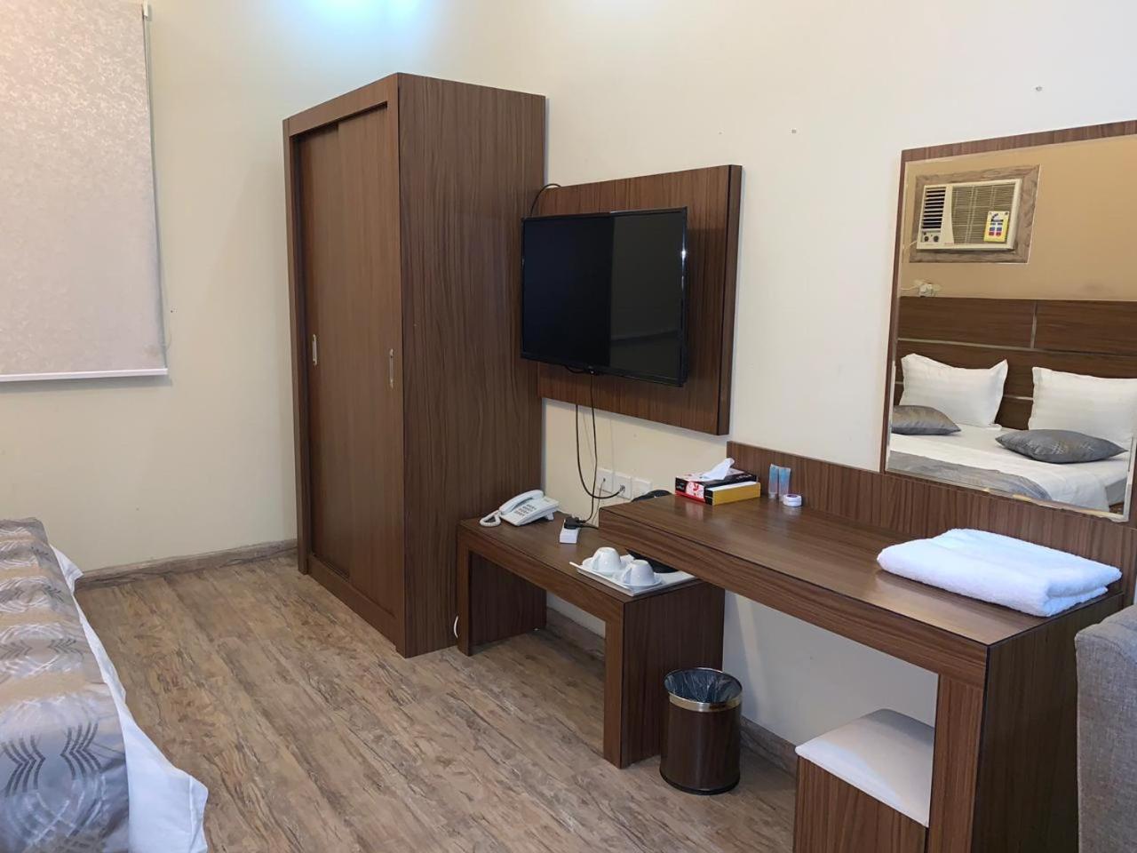 Double or Twin Room with Private Bathroom photo 2