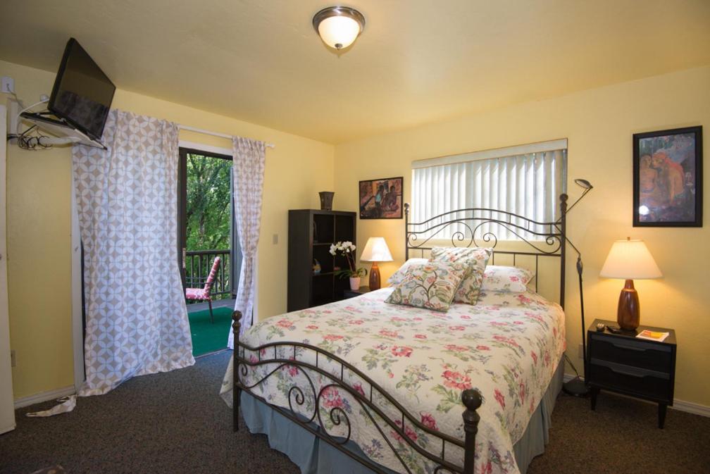 Queen Room with Balcony