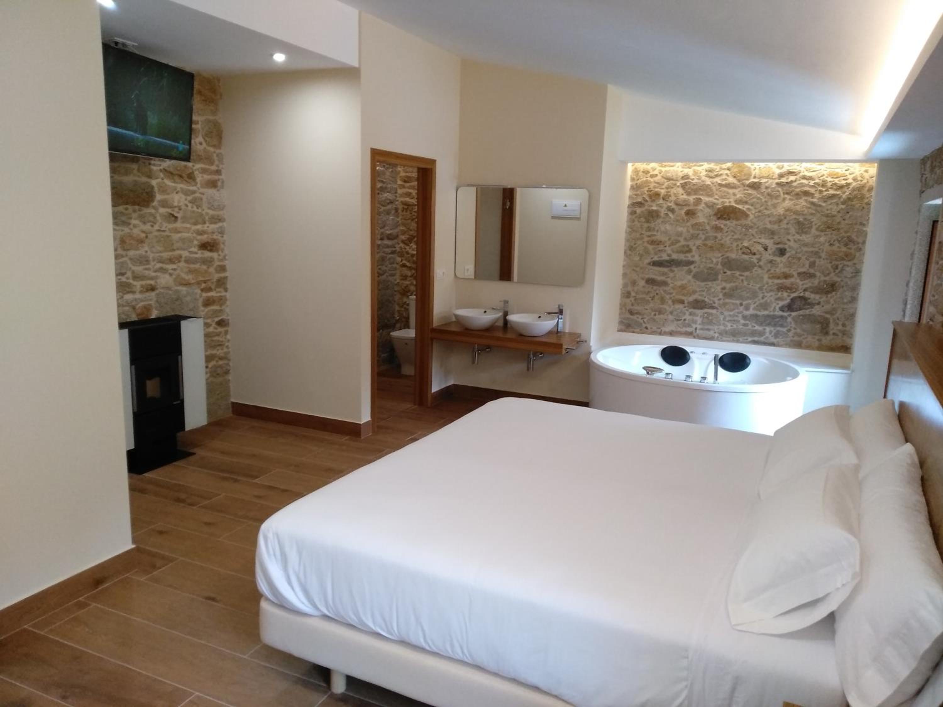 One-Bedroom Apartment - Photo 6