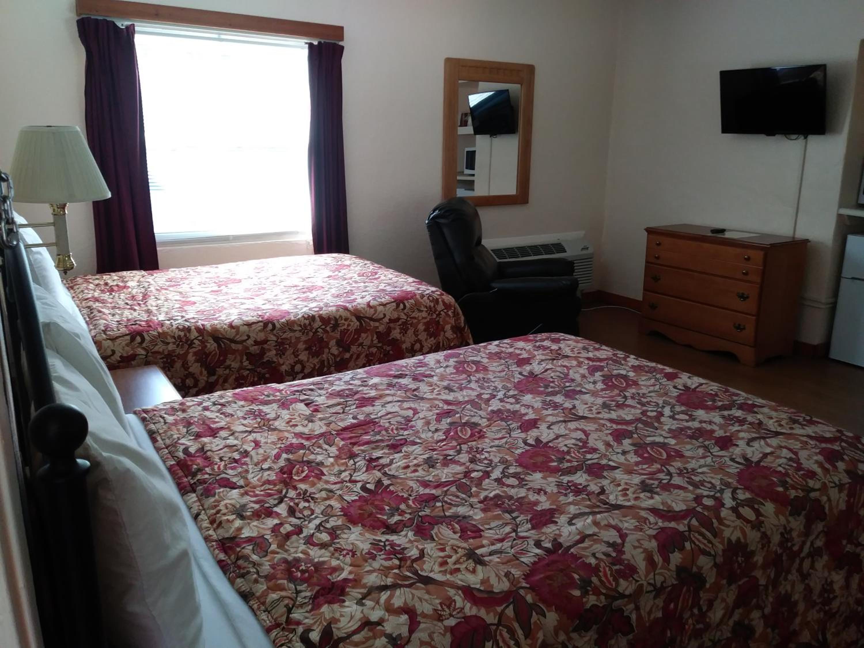Double Room with Two Double Beds with River View photo 3